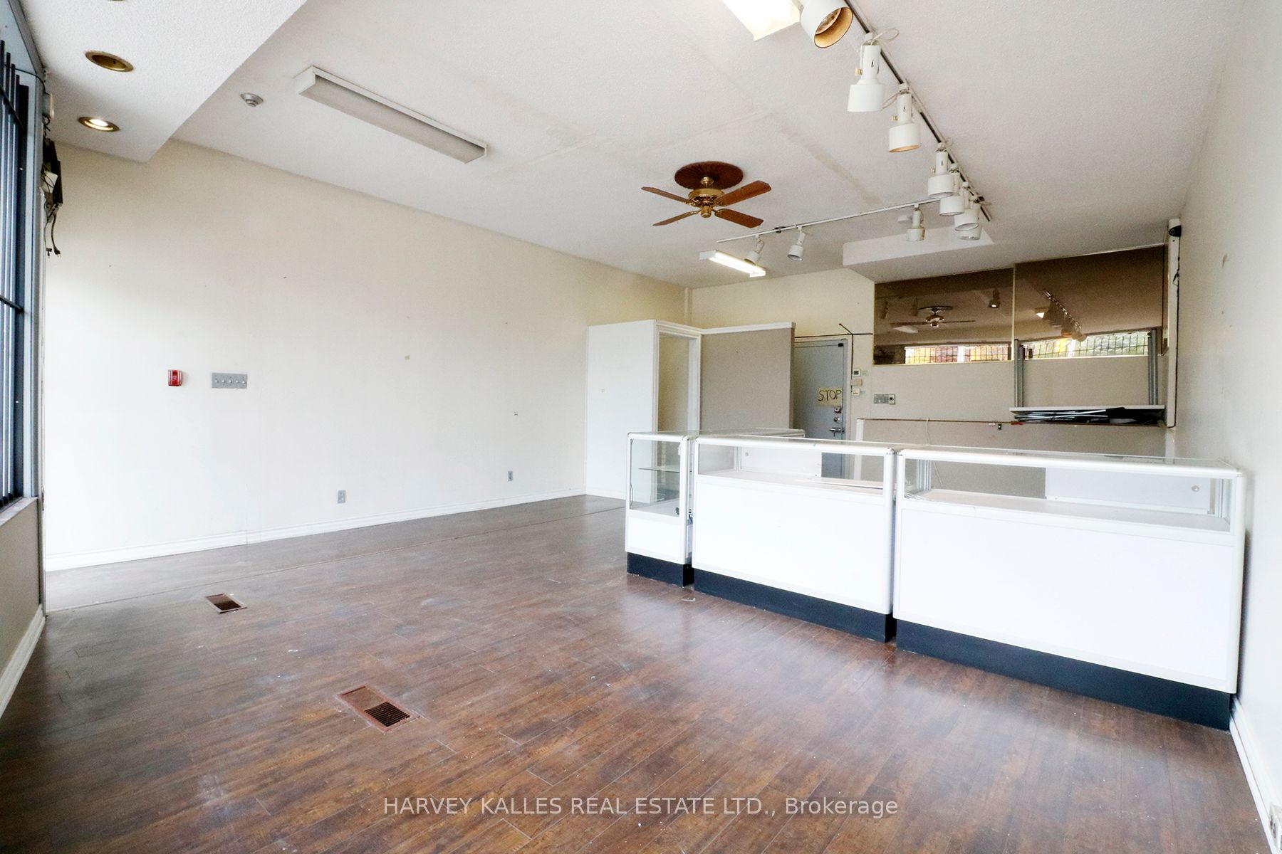 3811 Lake Shore Boulevard Property Photo 7