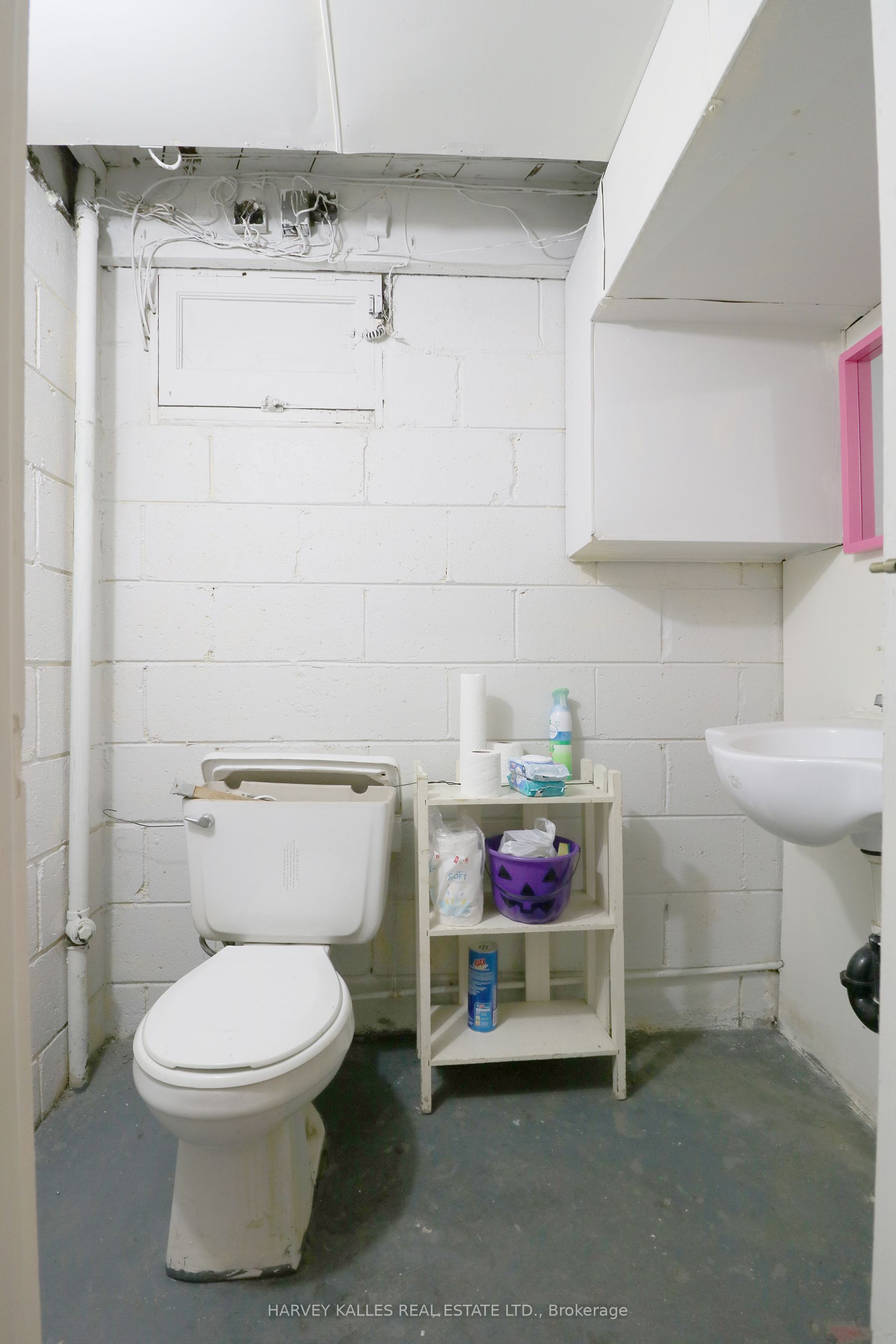 3811 Lake Shore Boulevard Property Photo 12