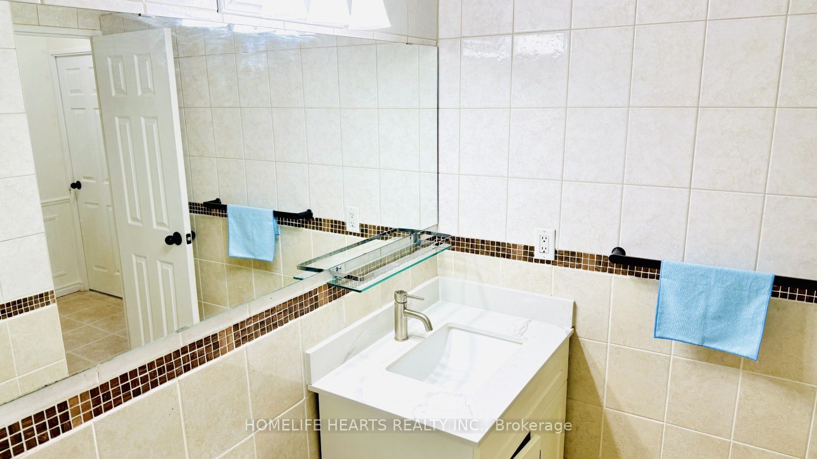 #1112 - 455 Sentinel Road Property Photo 18