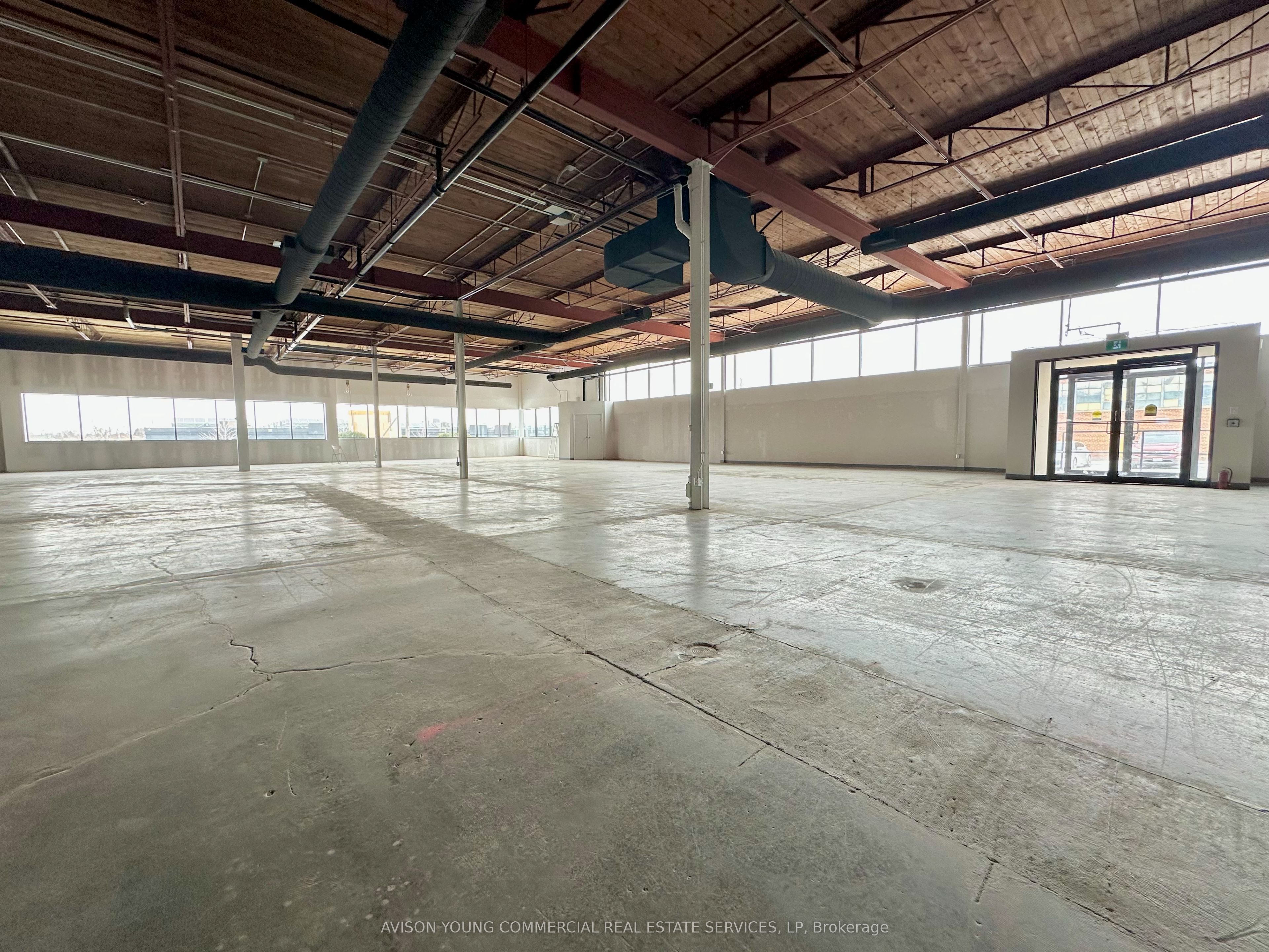 #1 - 105 Wingold Avenue Property Photo 4