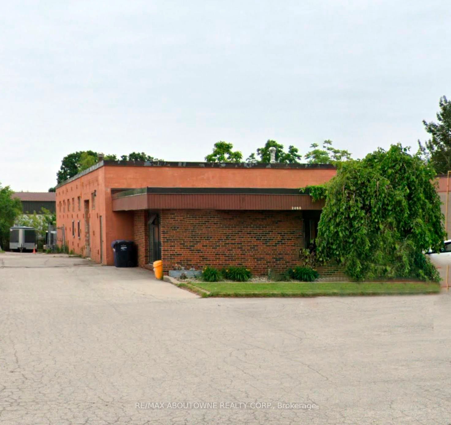 2080 Speers Road Property Photo 1