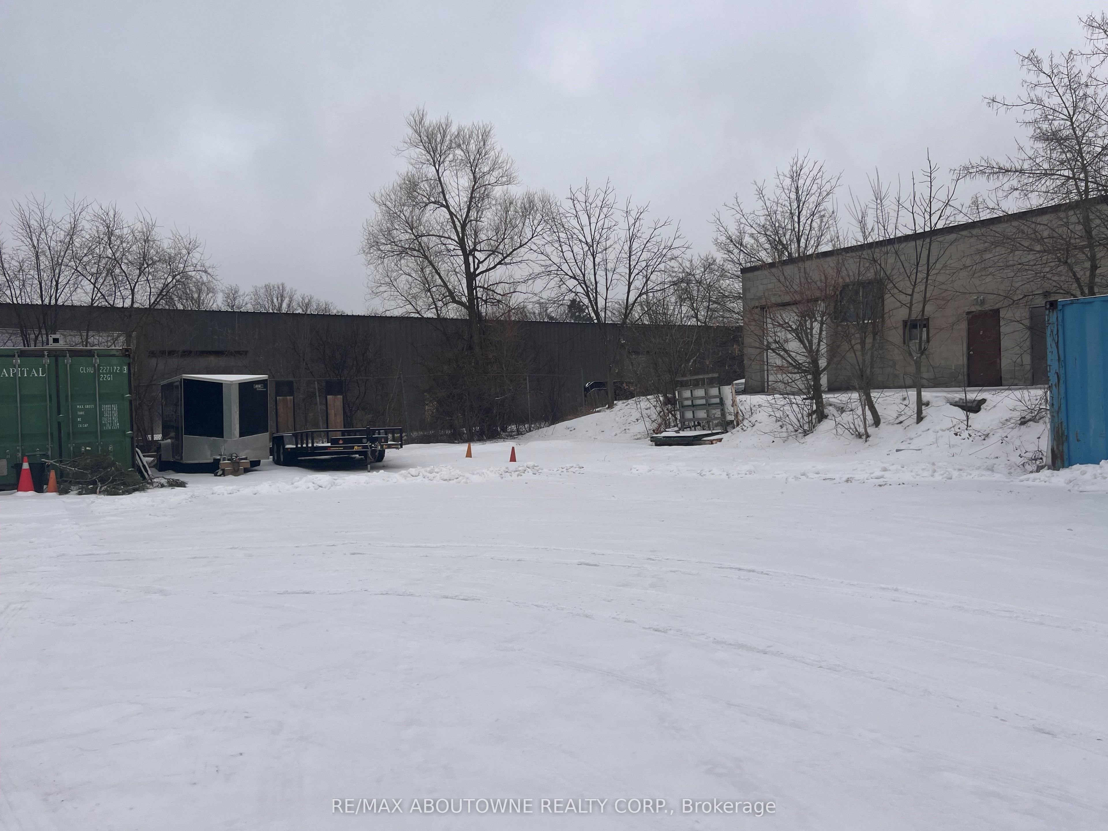 2080 Speers Road Property Photo 4