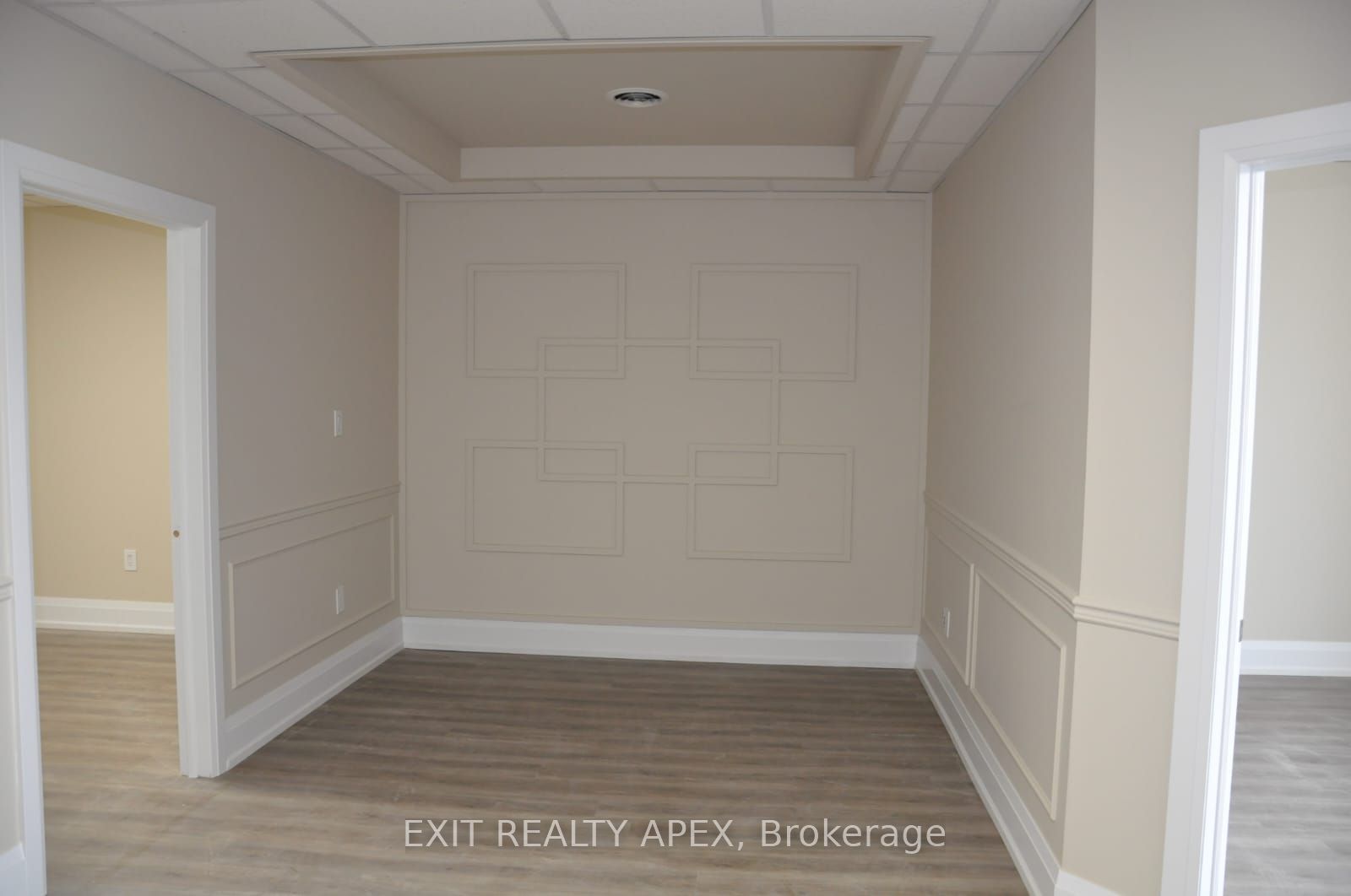 #9a - 1185 Queensway E Property Photo 5