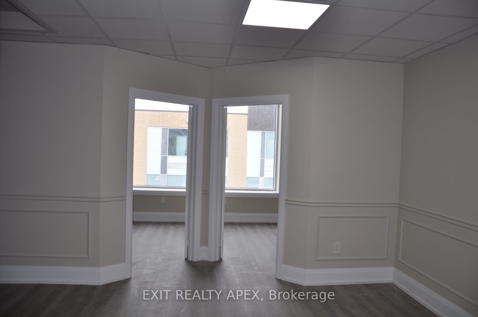 #9a - 1185 Queensway E Property Photo 6