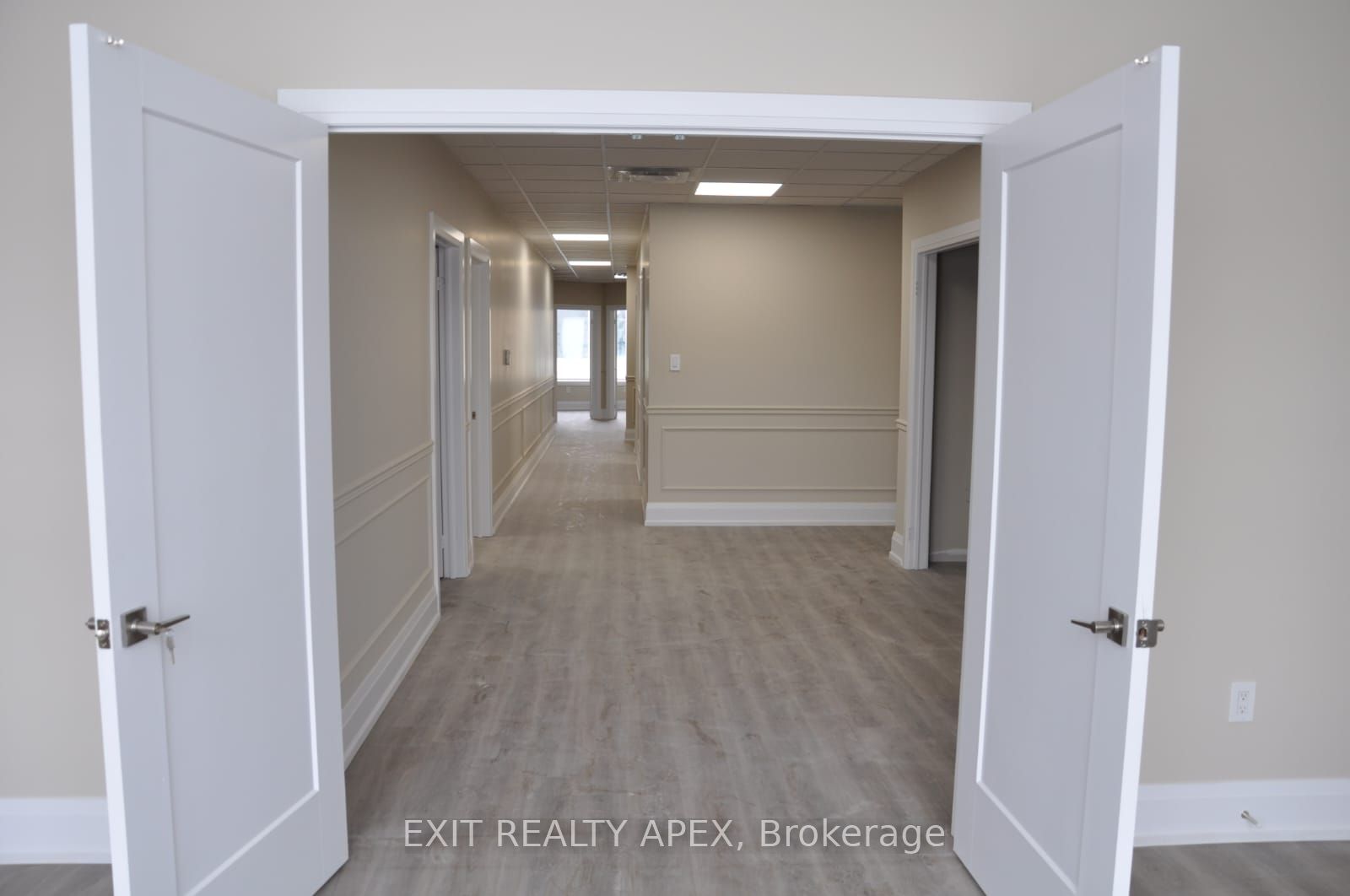 #9a - 1185 Queensway E Property Photo 10