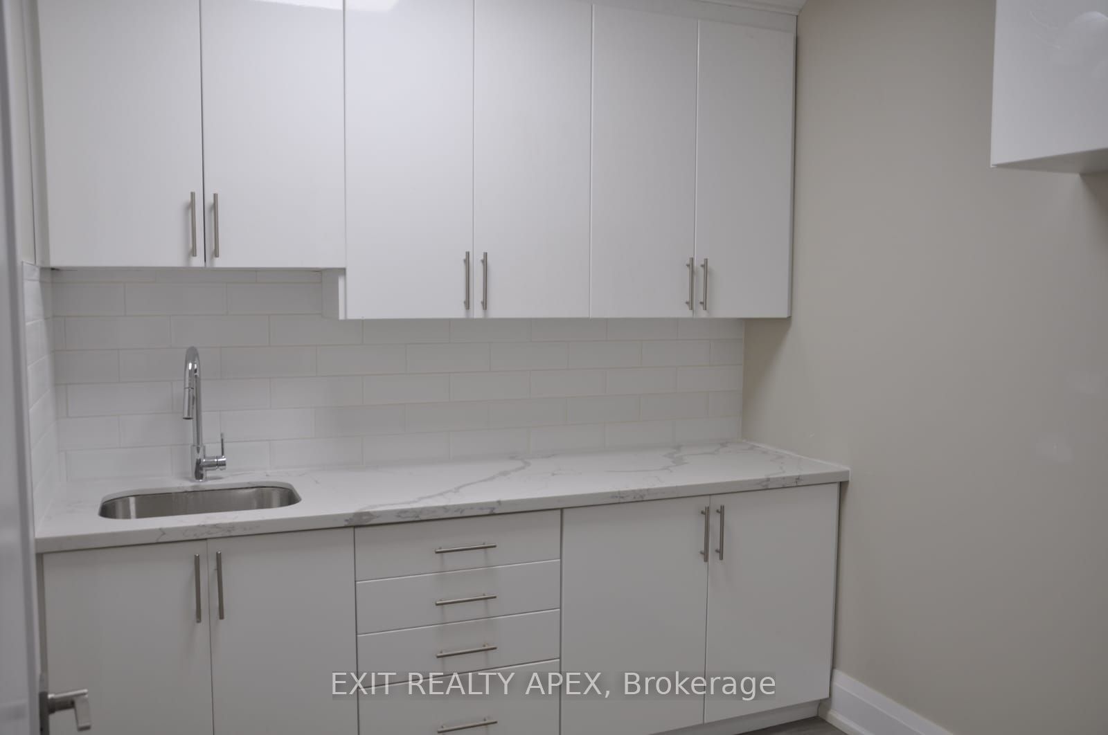 #9a - 1185 Queensway E Property Photo 15