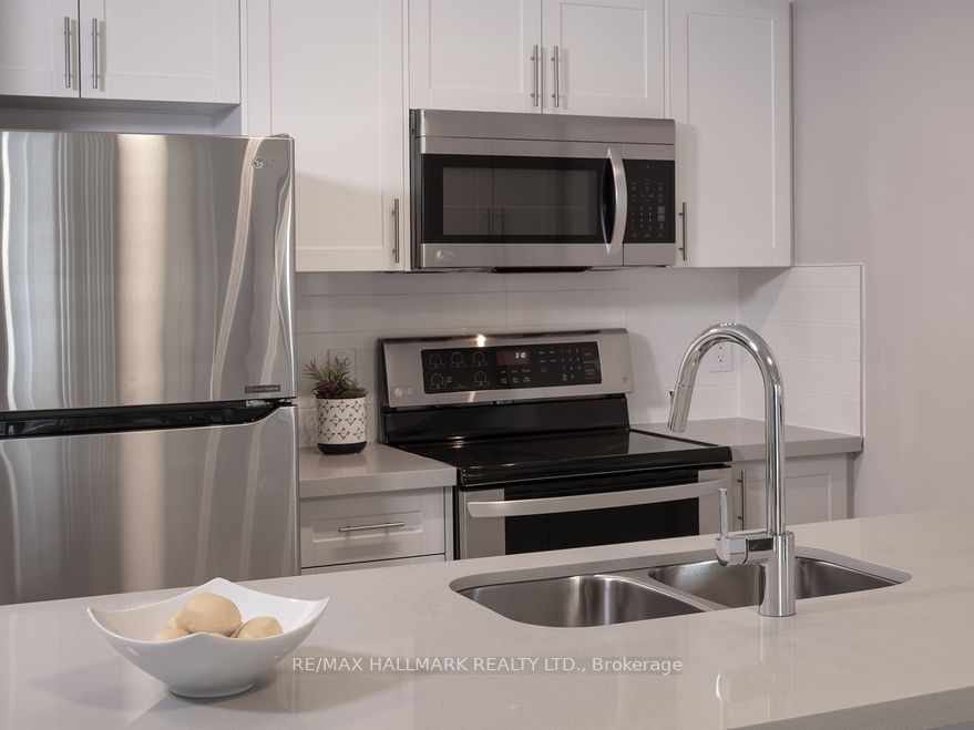 #1202 - 5191 Dundas Street Property Photo 4