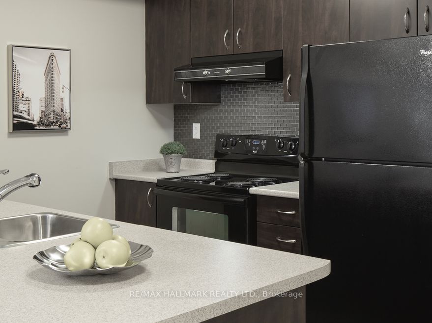 #1605 - 5191 Dundas Street Property Photo 4