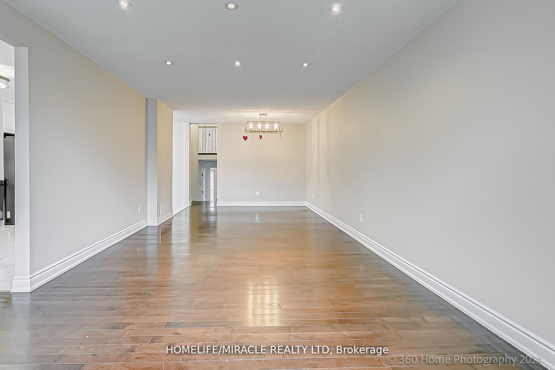 581 Hayward Cres Property Photo 6