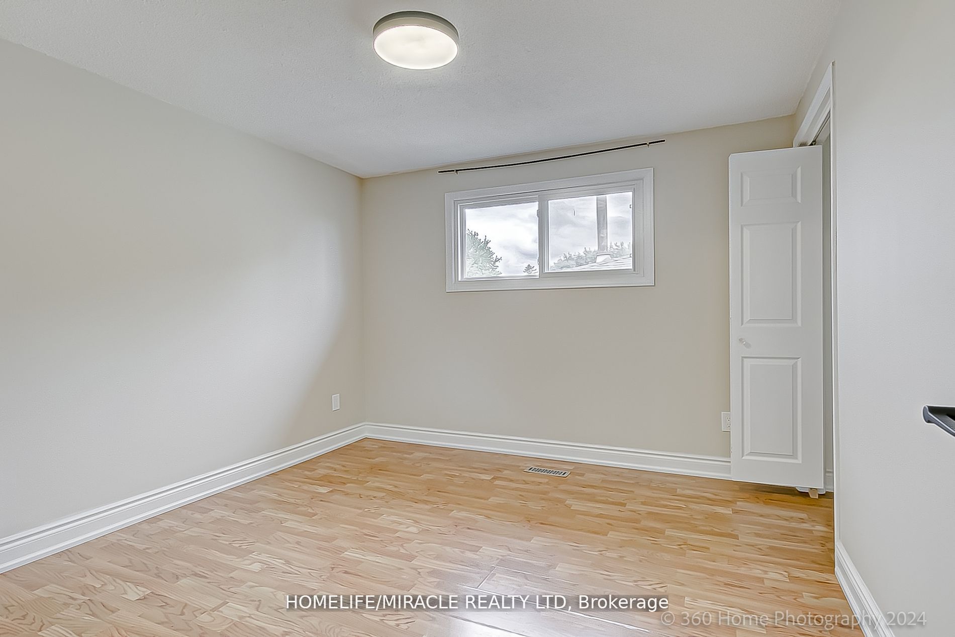 581 Hayward Cres Property Photo 17