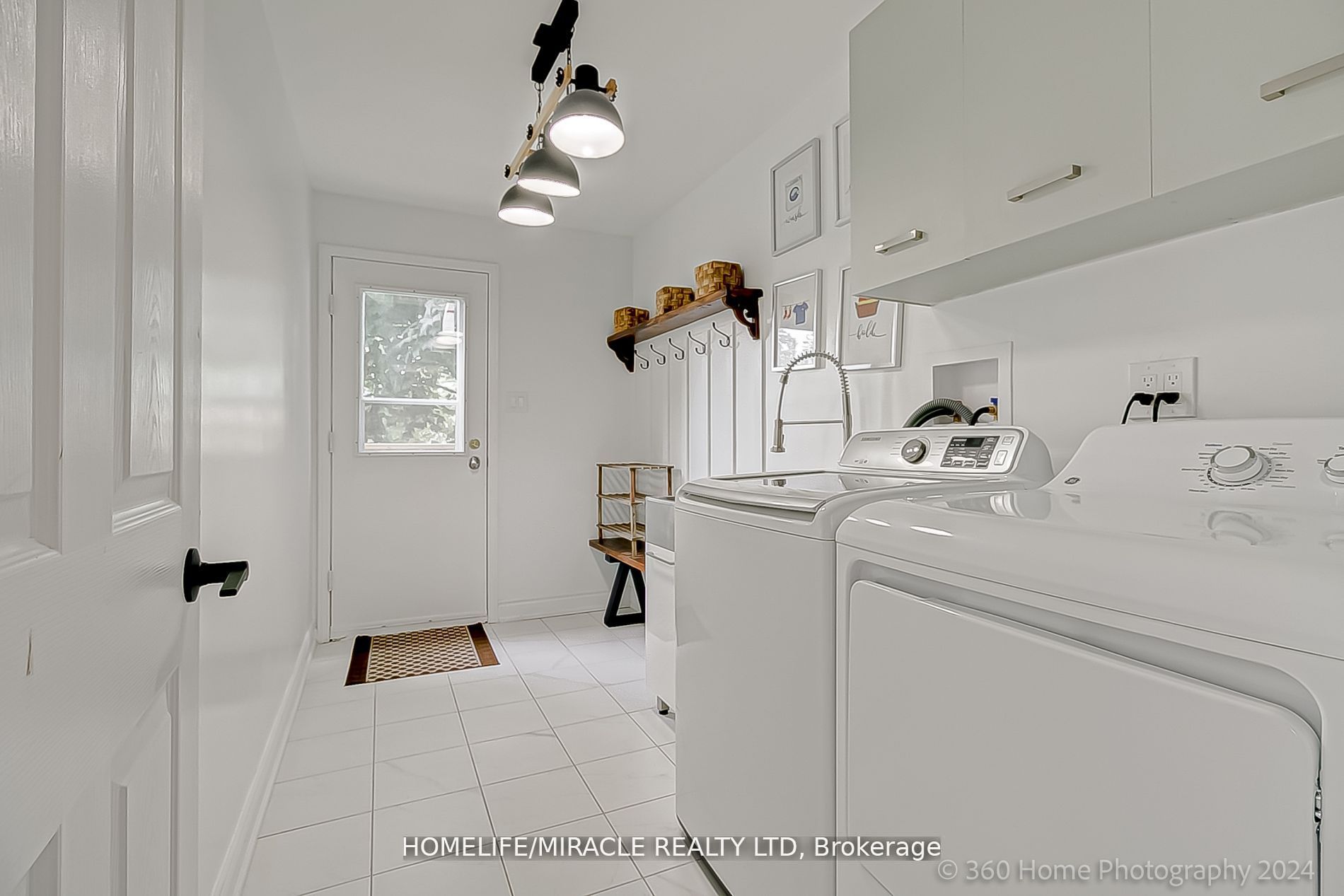 581 Hayward Cres Property Photo 23