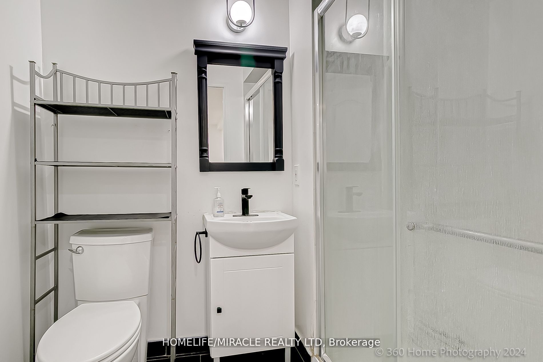 581 Hayward Cres Property Photo 24