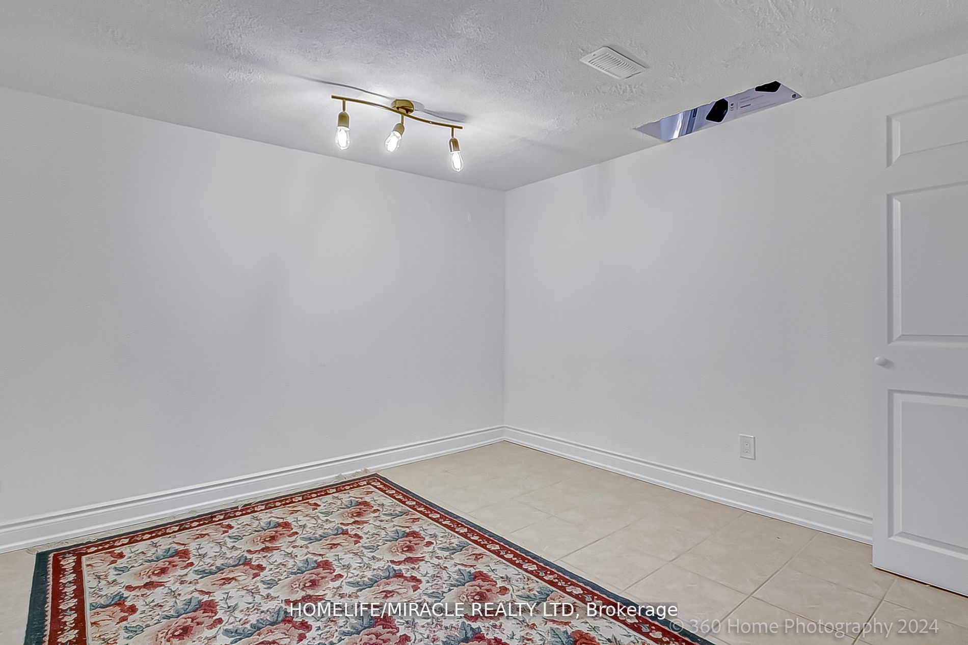 581 Hayward Cres Property Photo 25