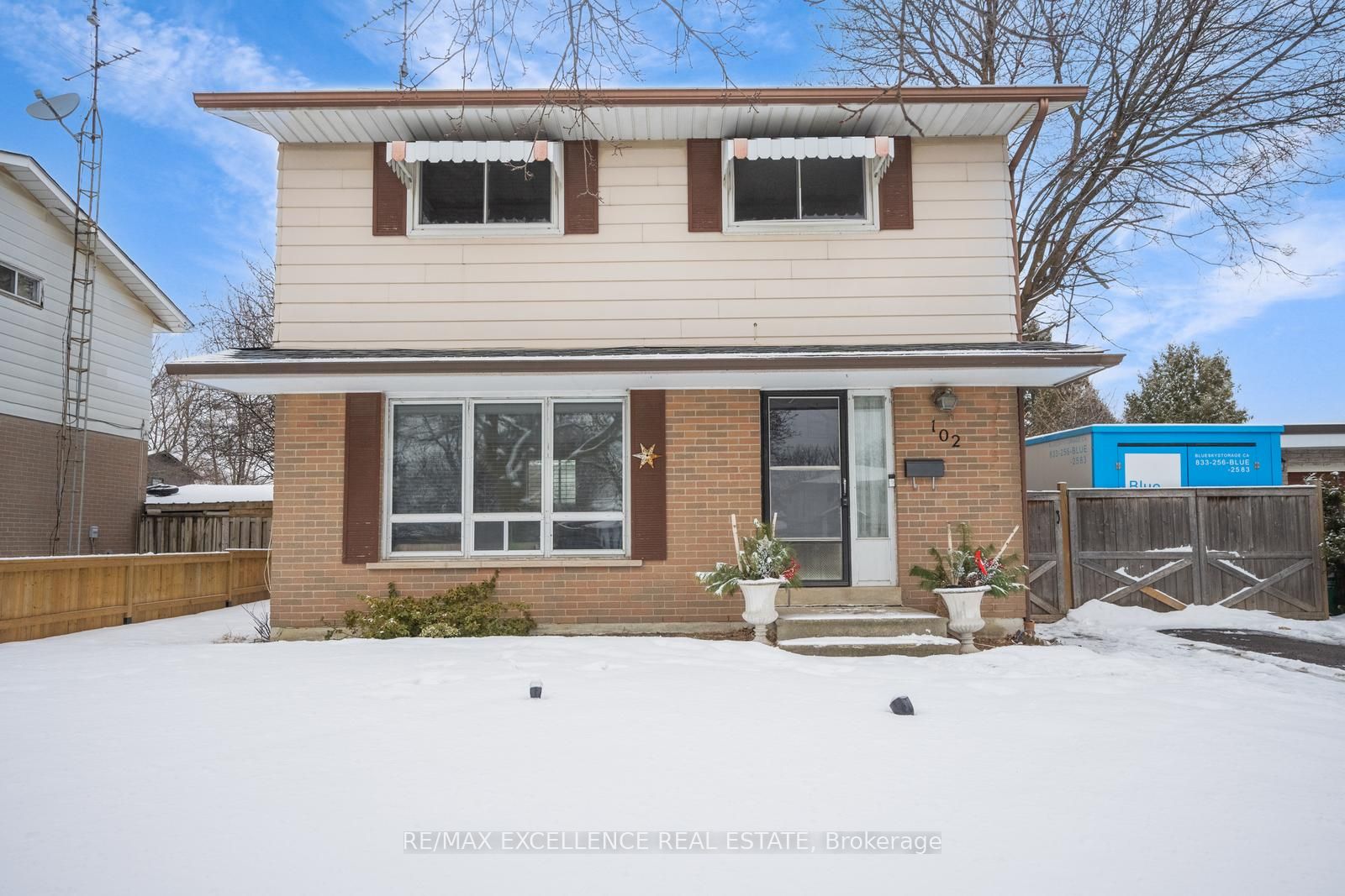 102 Rutherford Rd N Property Photo 1