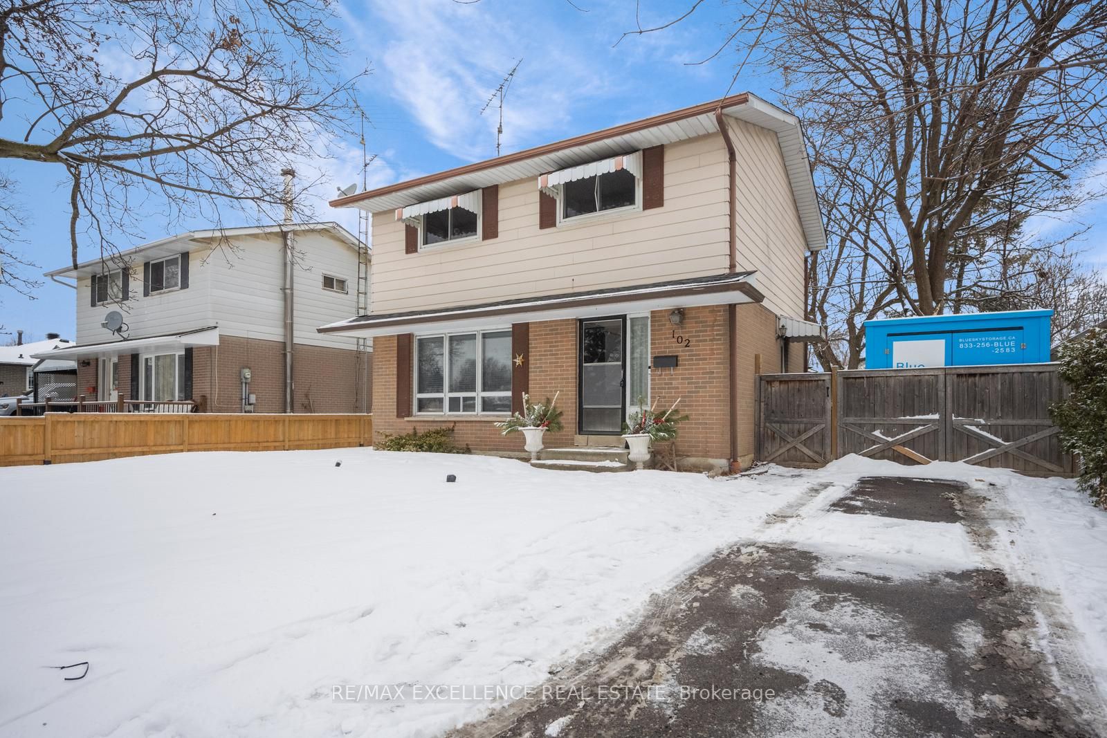 102 Rutherford Rd N Property Photo 2
