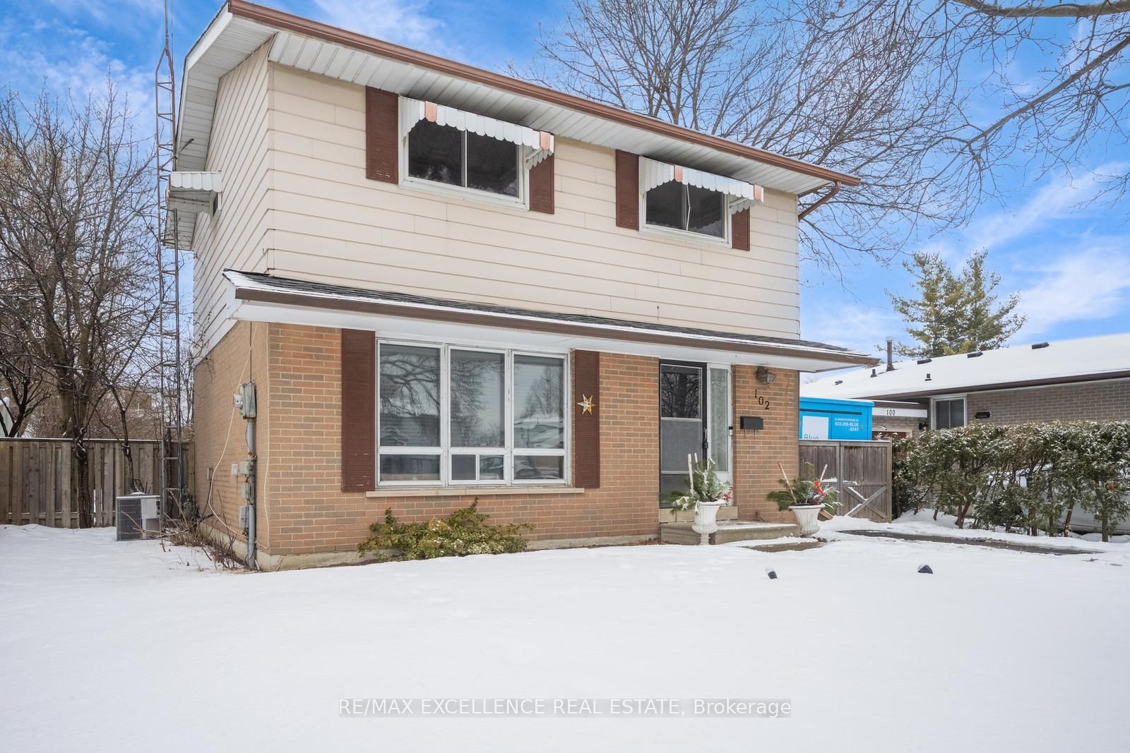 102 Rutherford Rd N Property Photo 3