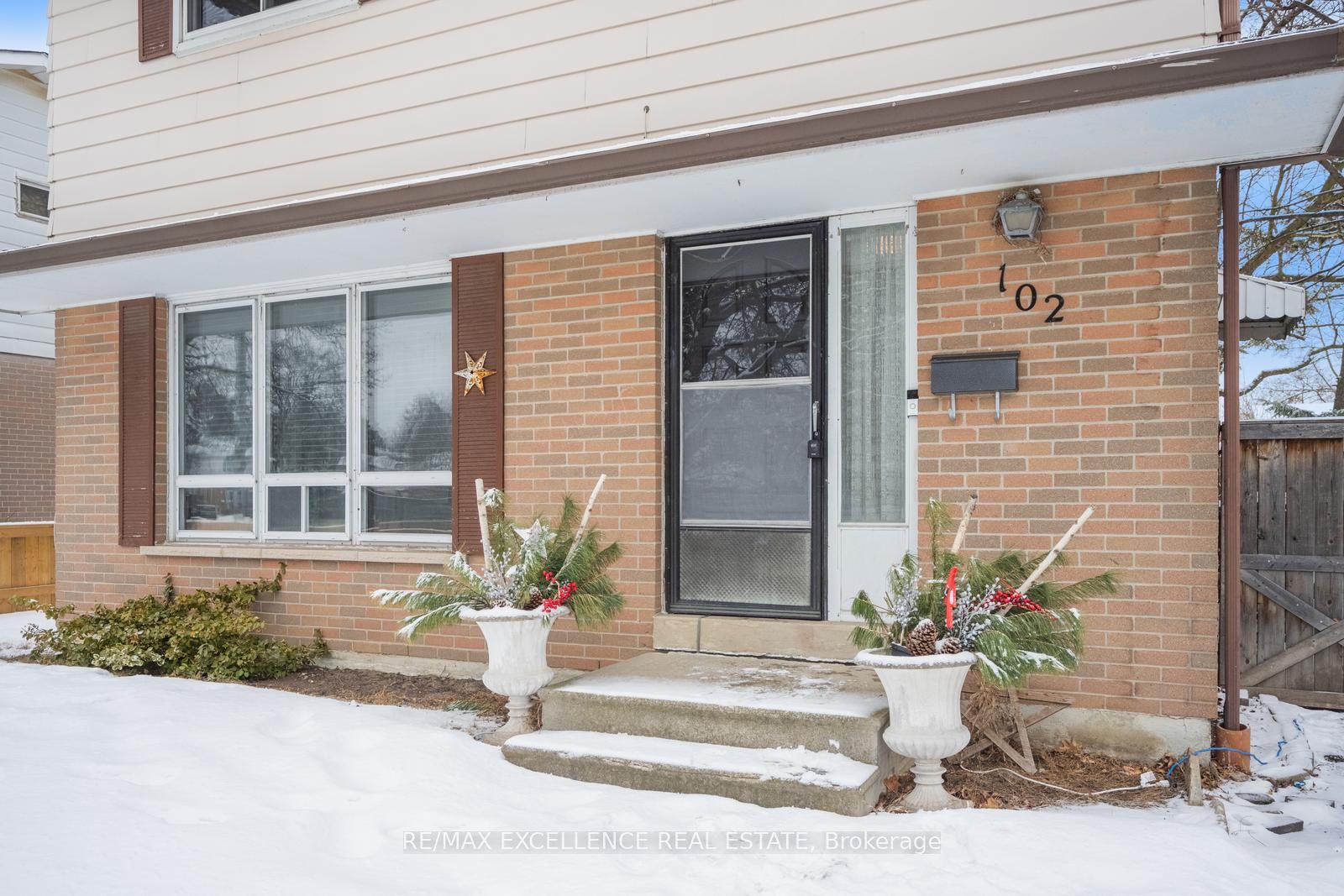102 Rutherford Rd N Property Photo 4