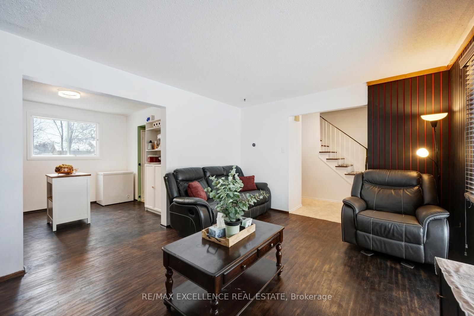 102 Rutherford Rd N Property Photo 8
