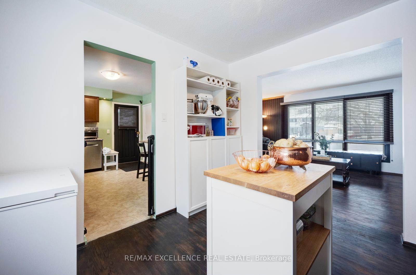 102 Rutherford Rd N Property Photo 13