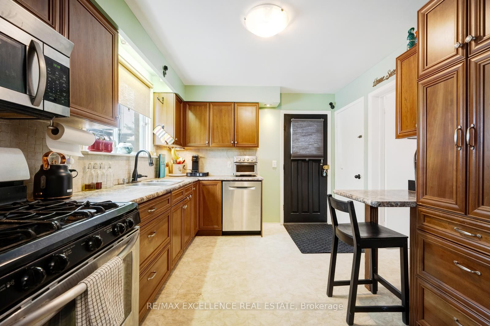 102 Rutherford Rd N Property Photo 15