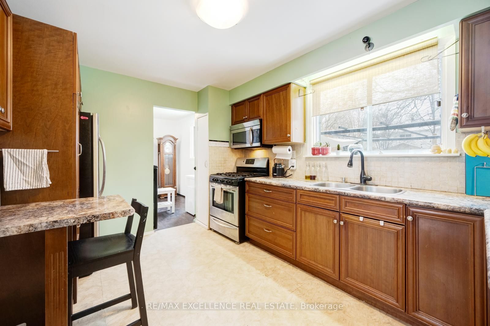 102 Rutherford Rd N Property Photo 16