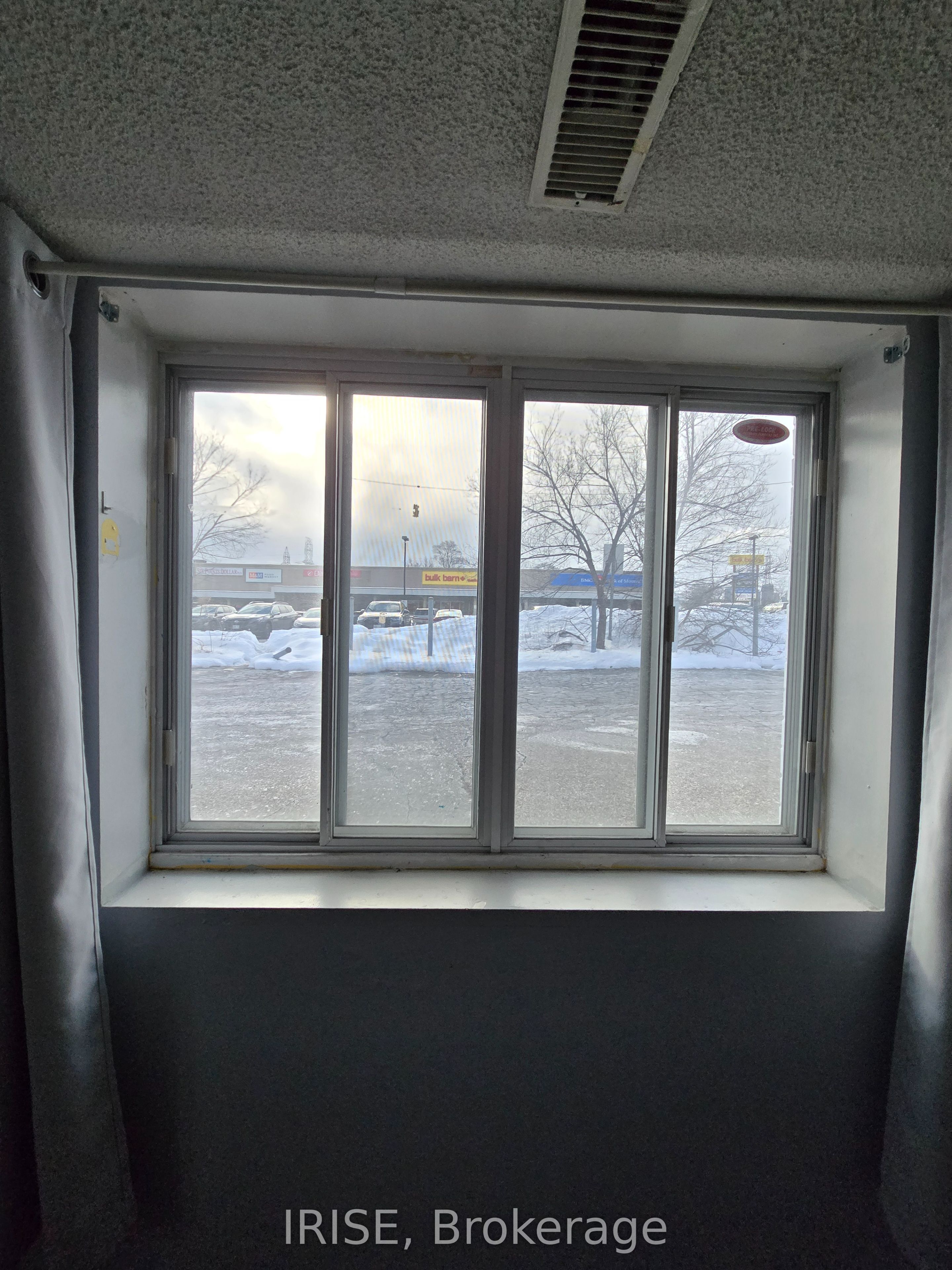 3825 Bloor Street Property Photo 18