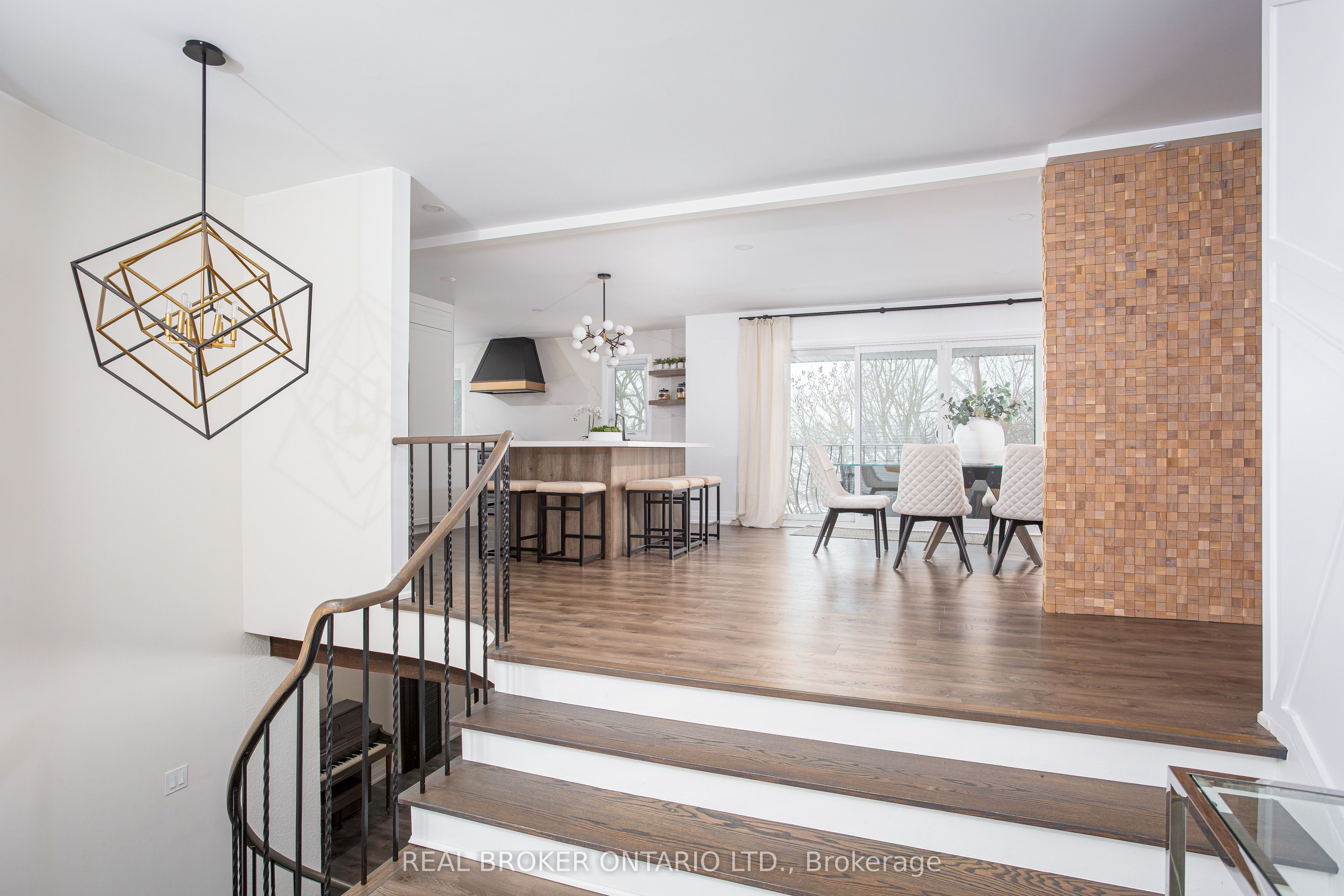 2204 Shardawn Mews Property Photo 6