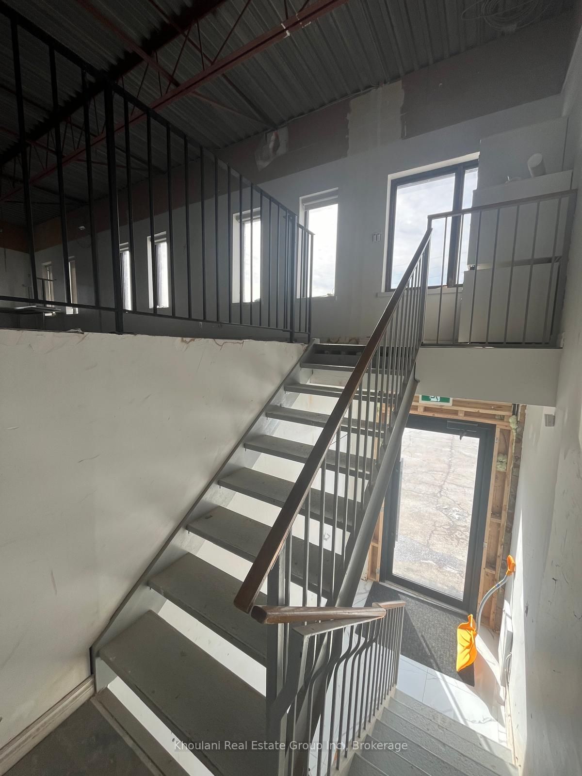 #upper Unit - 615 Third Line Property Photo 1