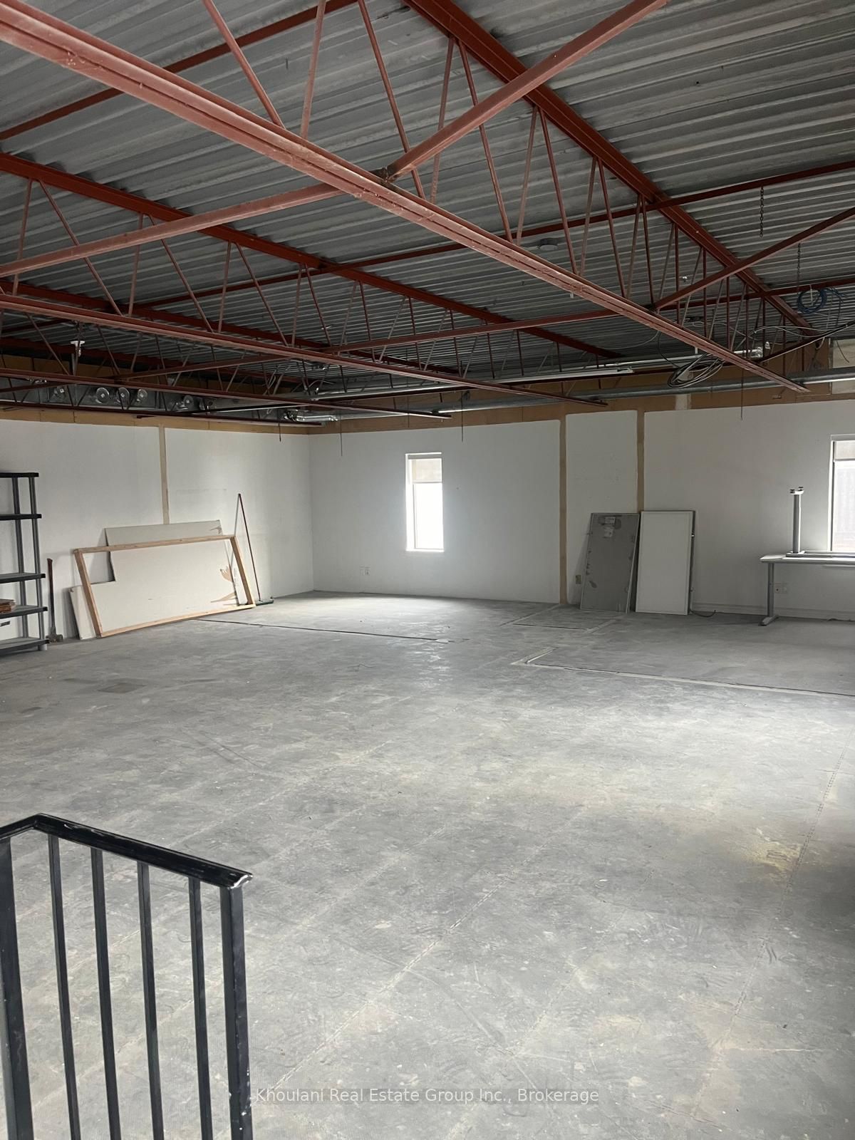 #upper Unit - 615 Third Line Property Photo 6