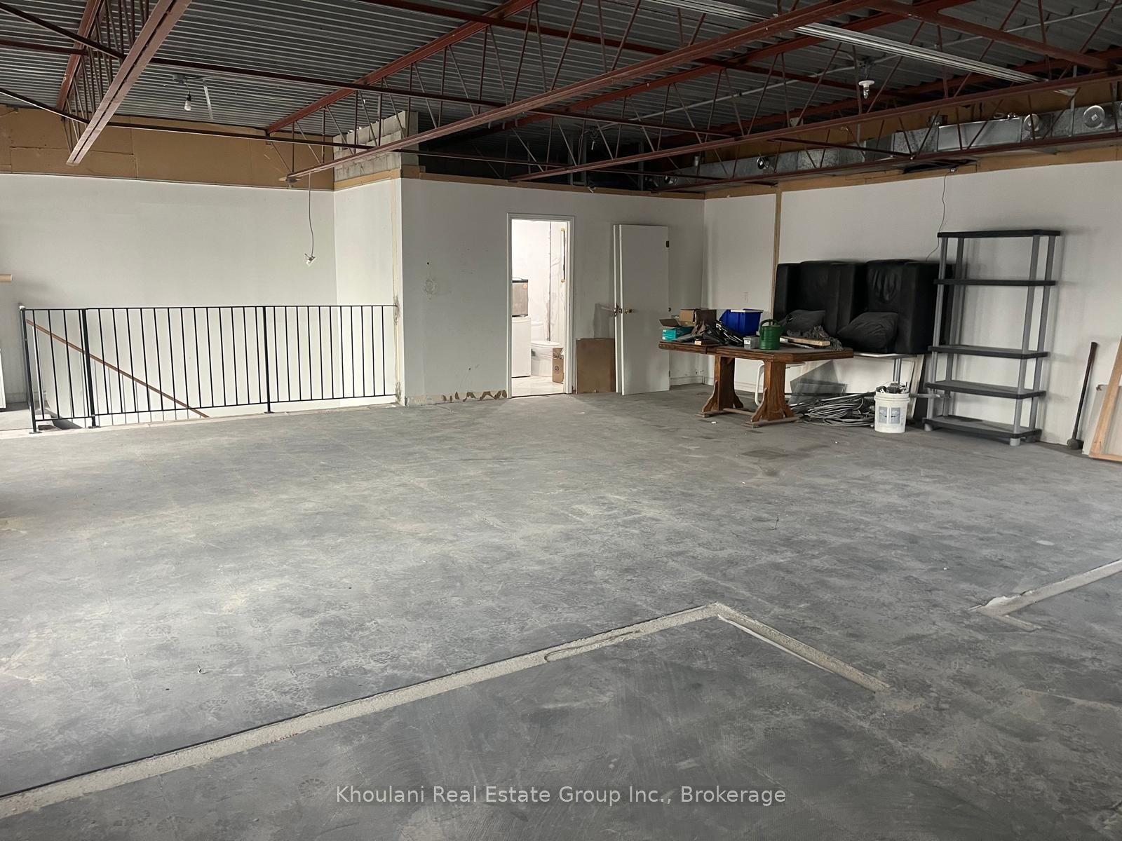 #upper Unit - 615 Third Line Property Photo 7
