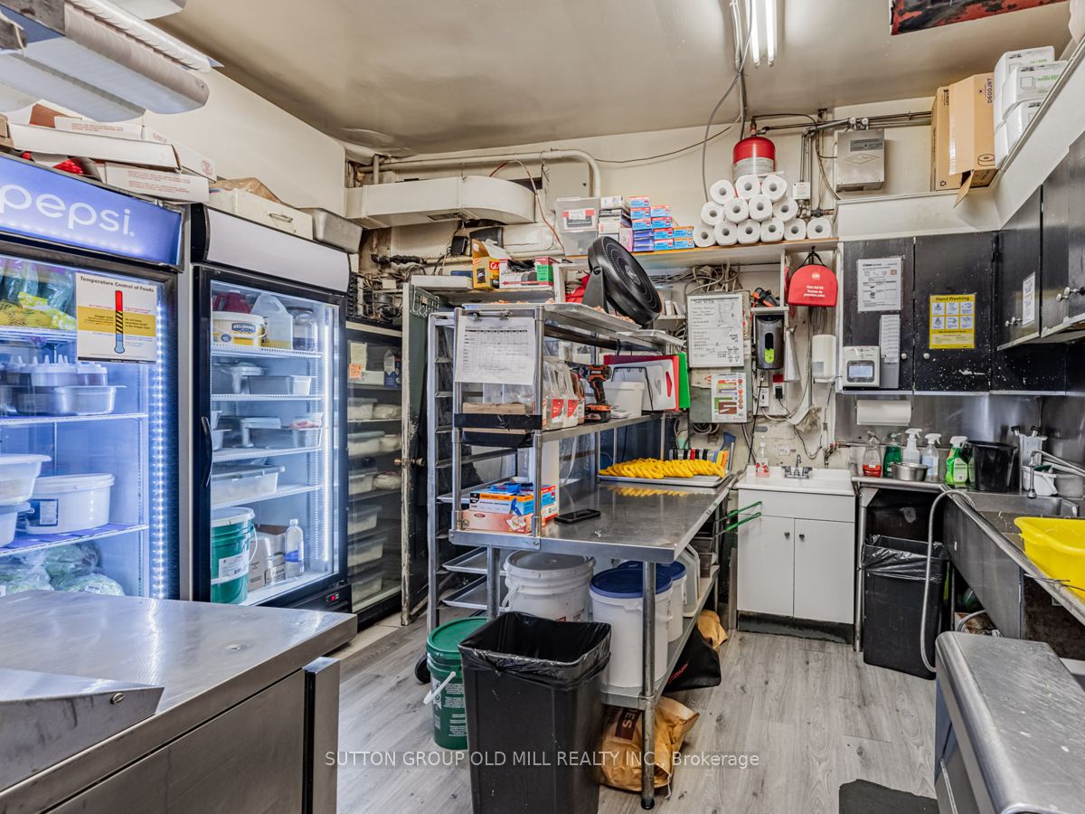 685 Runnymede Road Property Photo 16