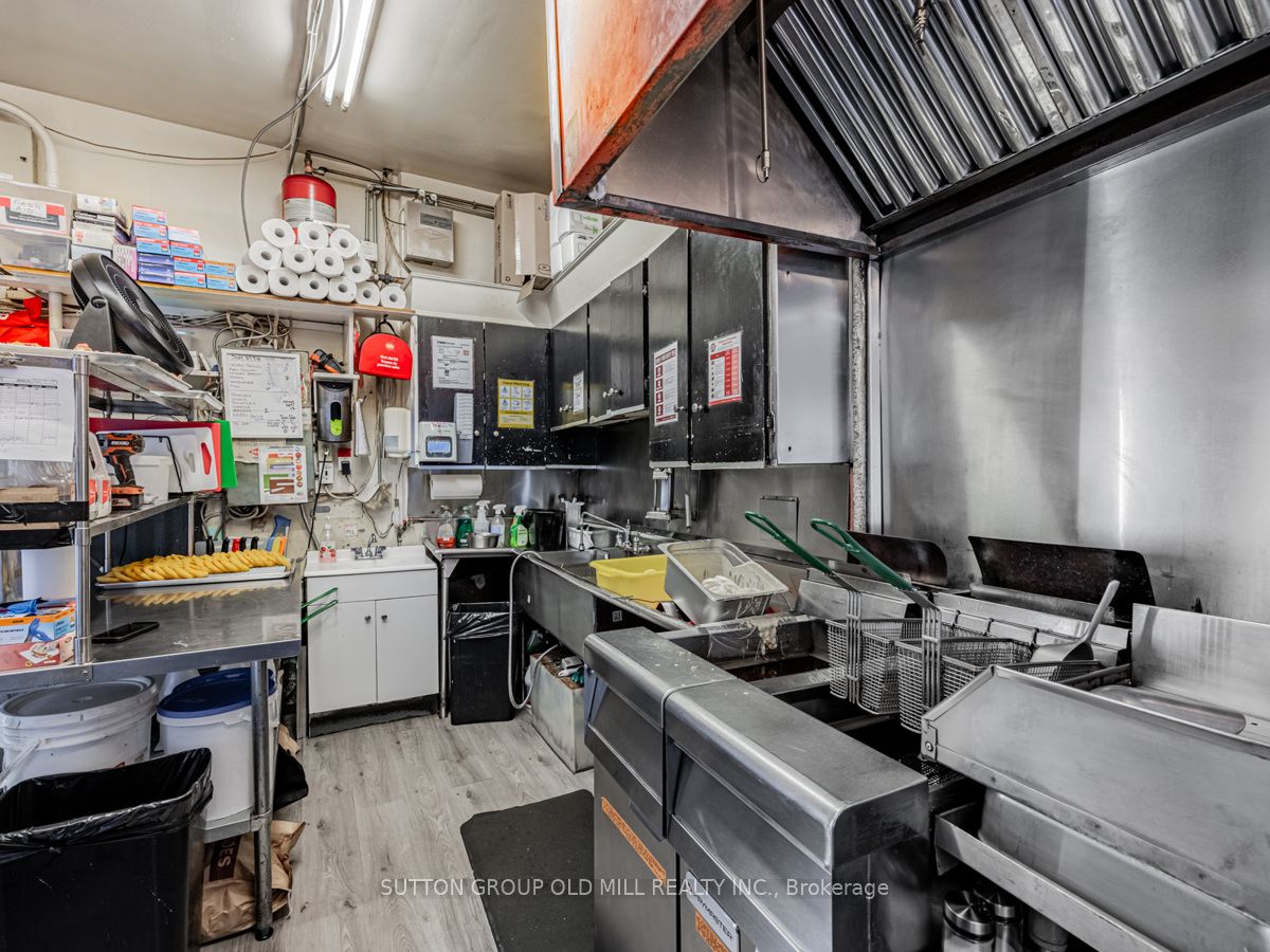 685 Runnymede Road Property Photo 17