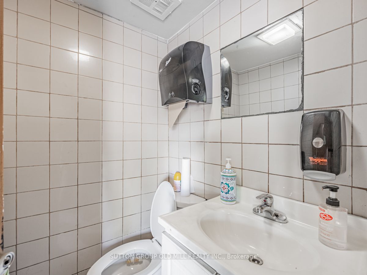 685 Runnymede Road Property Photo 24