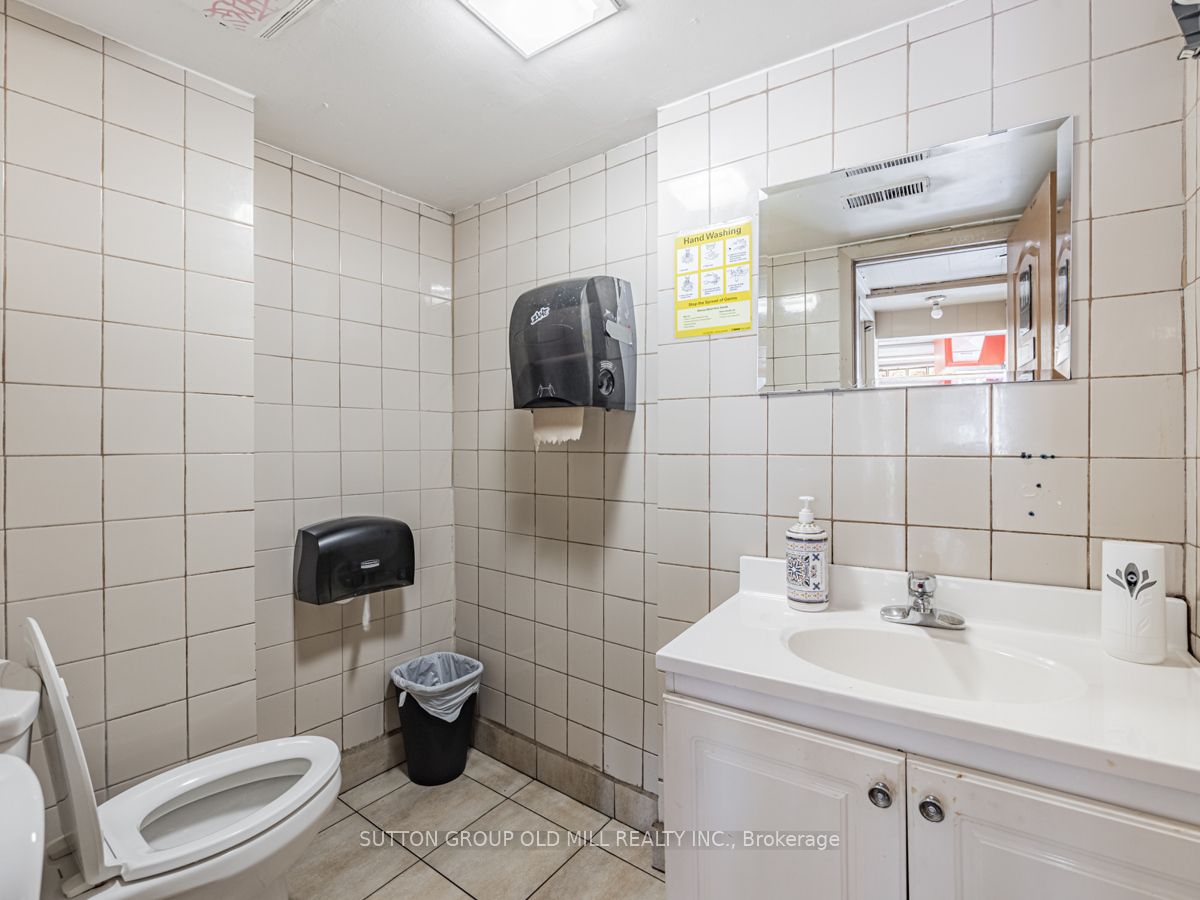 685 Runnymede Road Property Photo 25