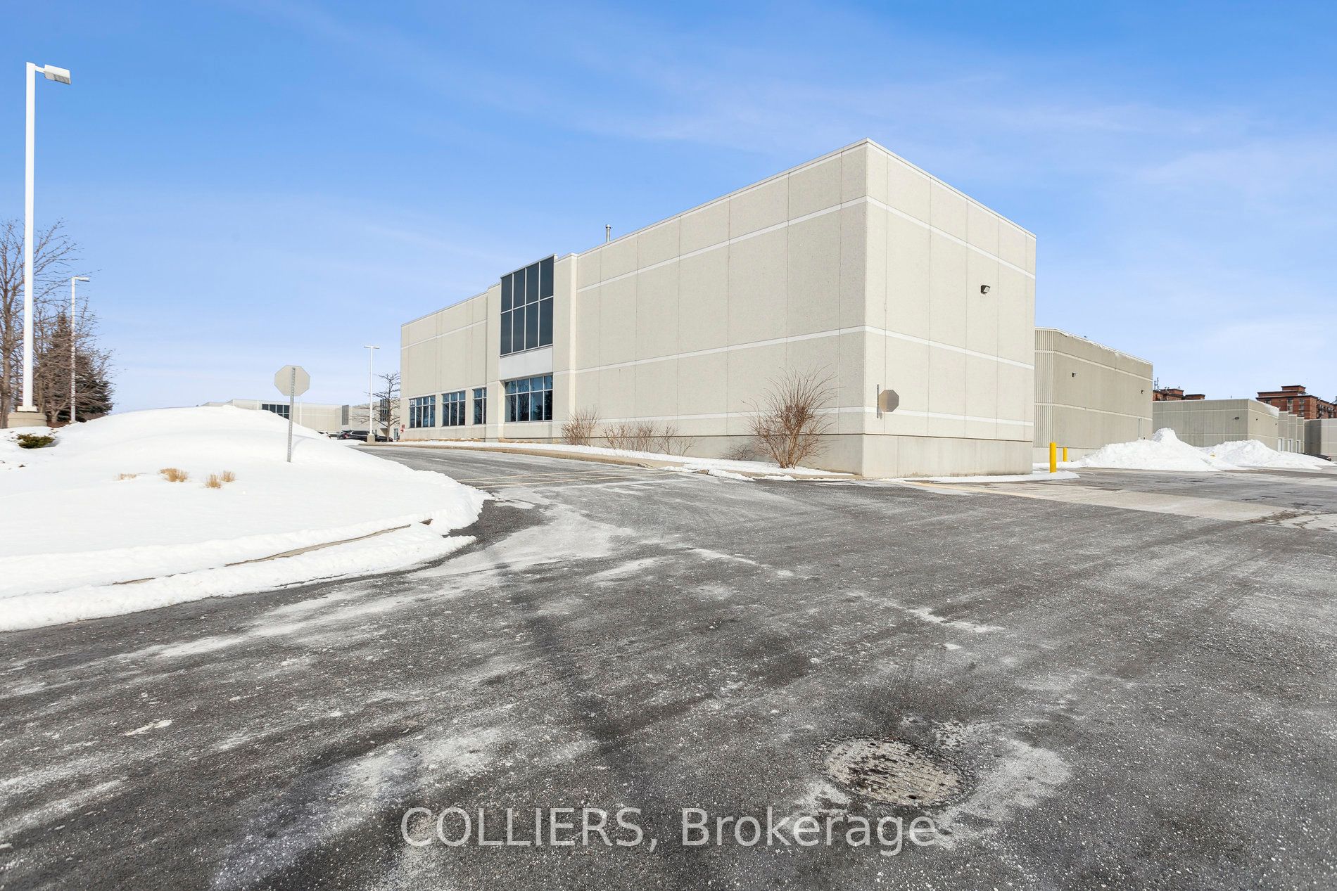 #unit 14 - 3715 Laird Road Property Photo 5