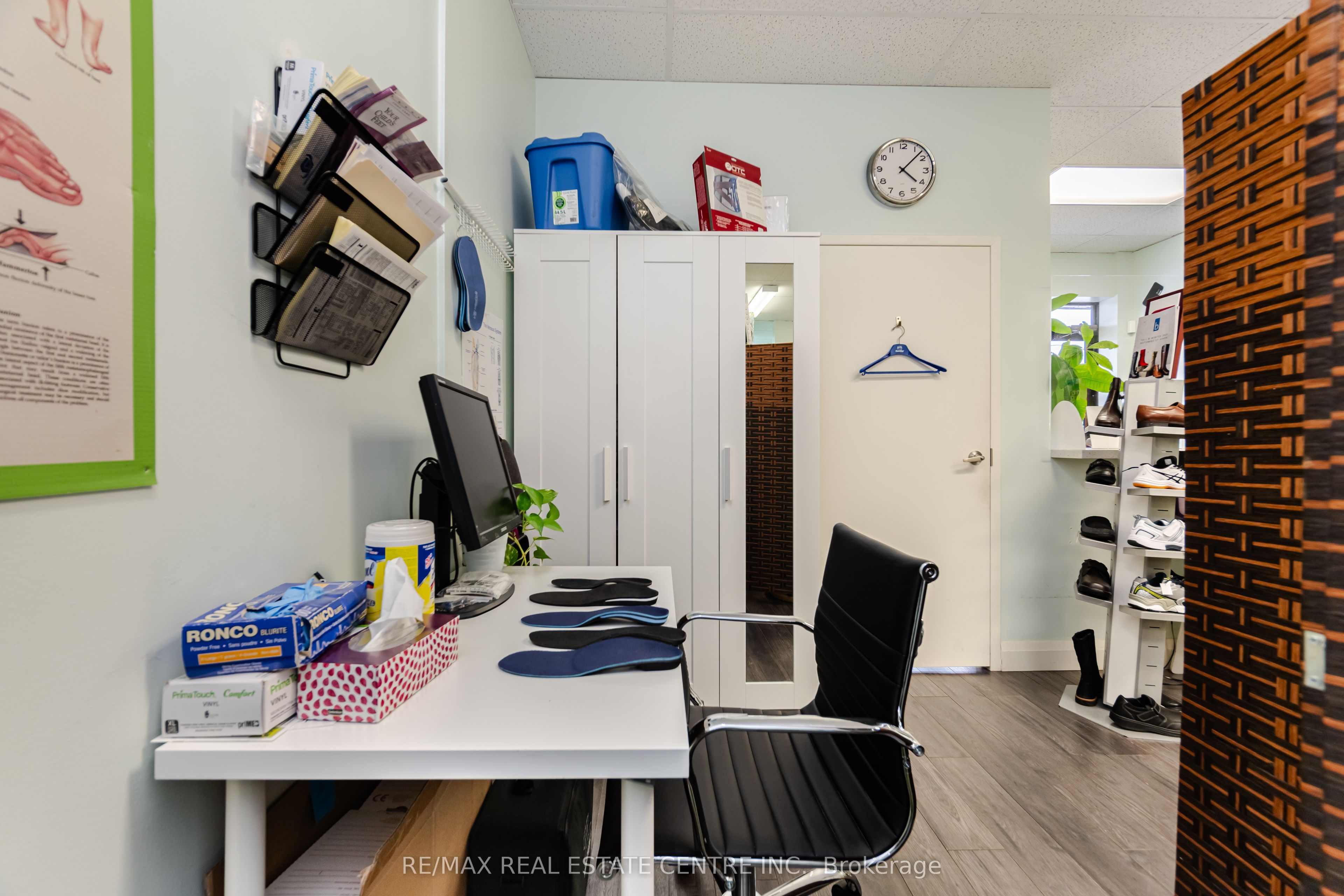 #8 - 5291 Lakeshore Road Property Photo 4