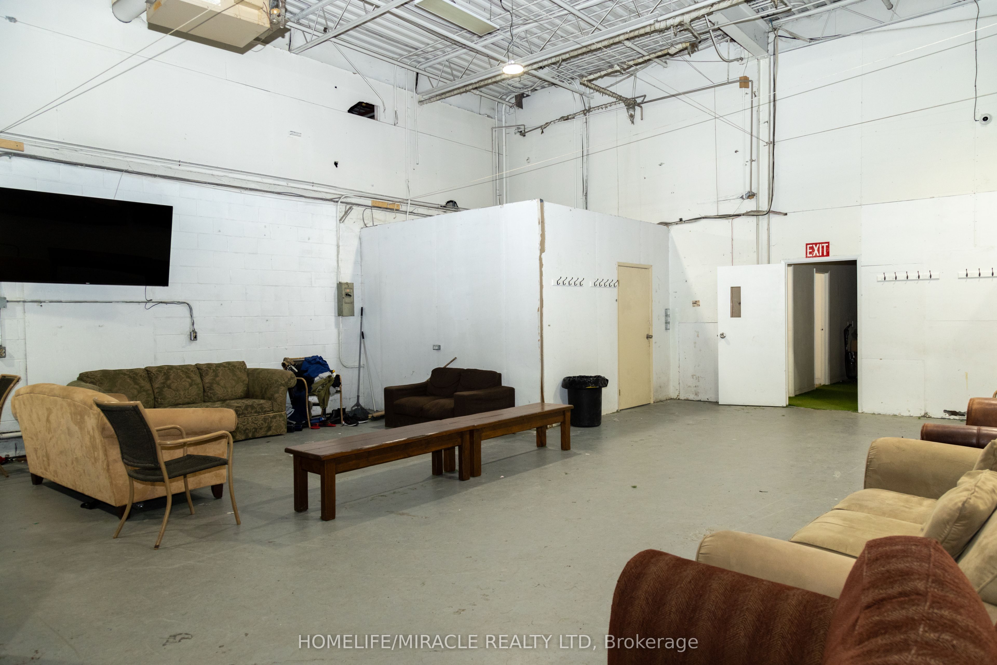 7289 Torbram Road Property Photo 8