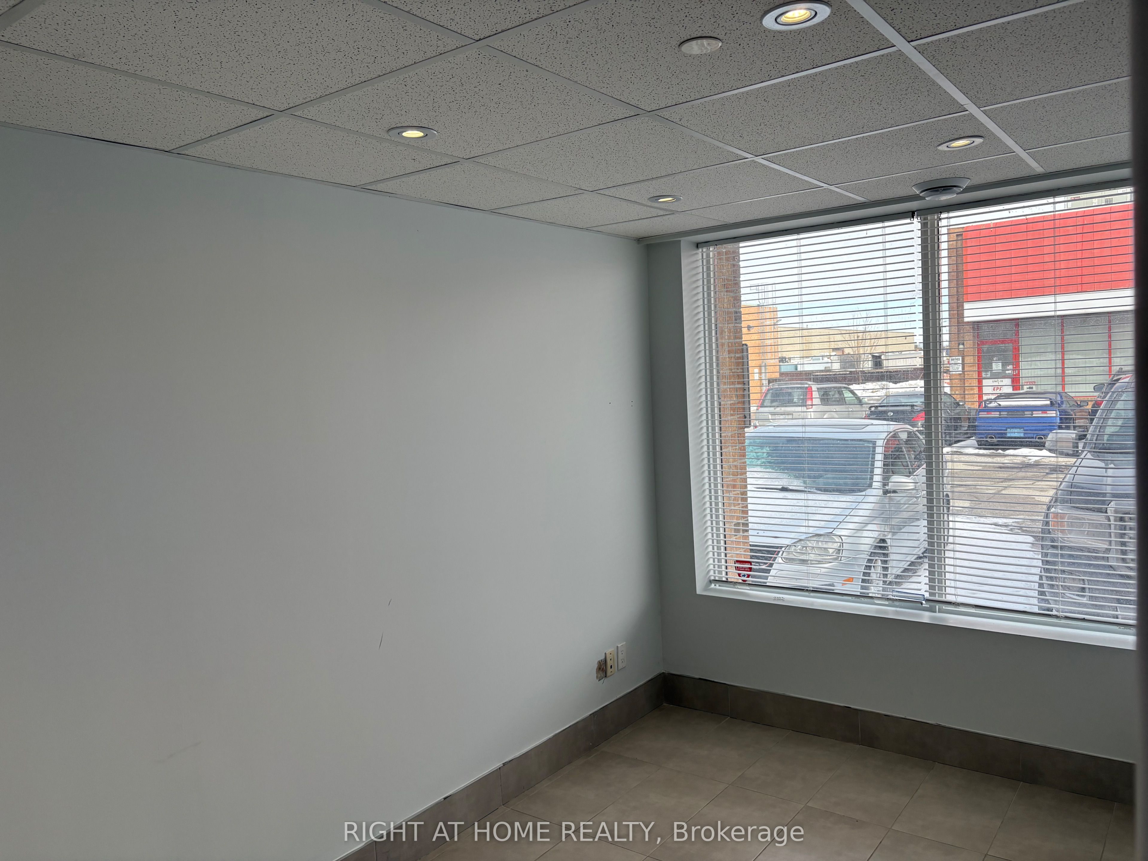 #48 - 24 Steinway Boulevard Property Photo 6
