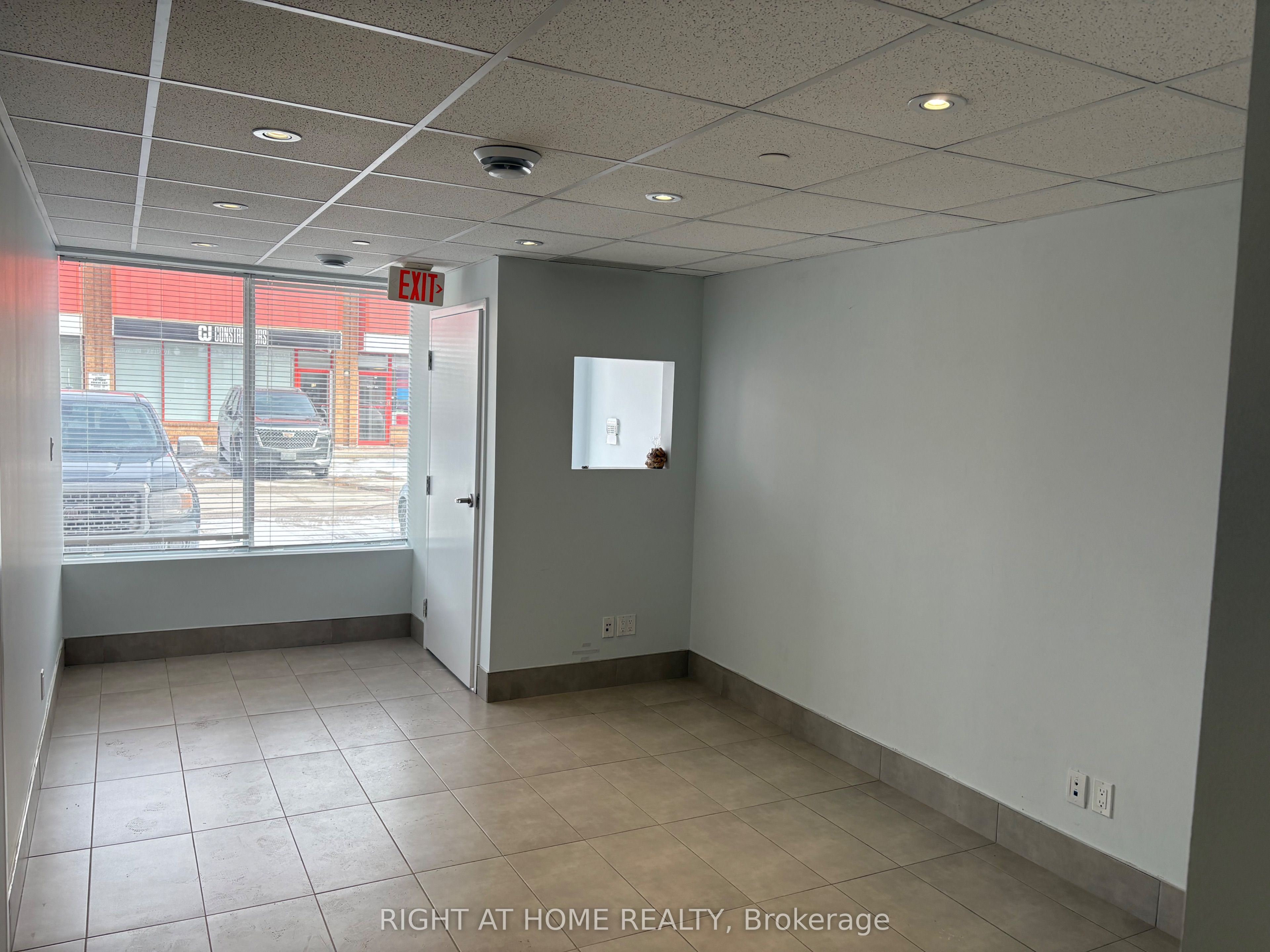 #48 - 24 Steinway Boulevard Property Photo 7