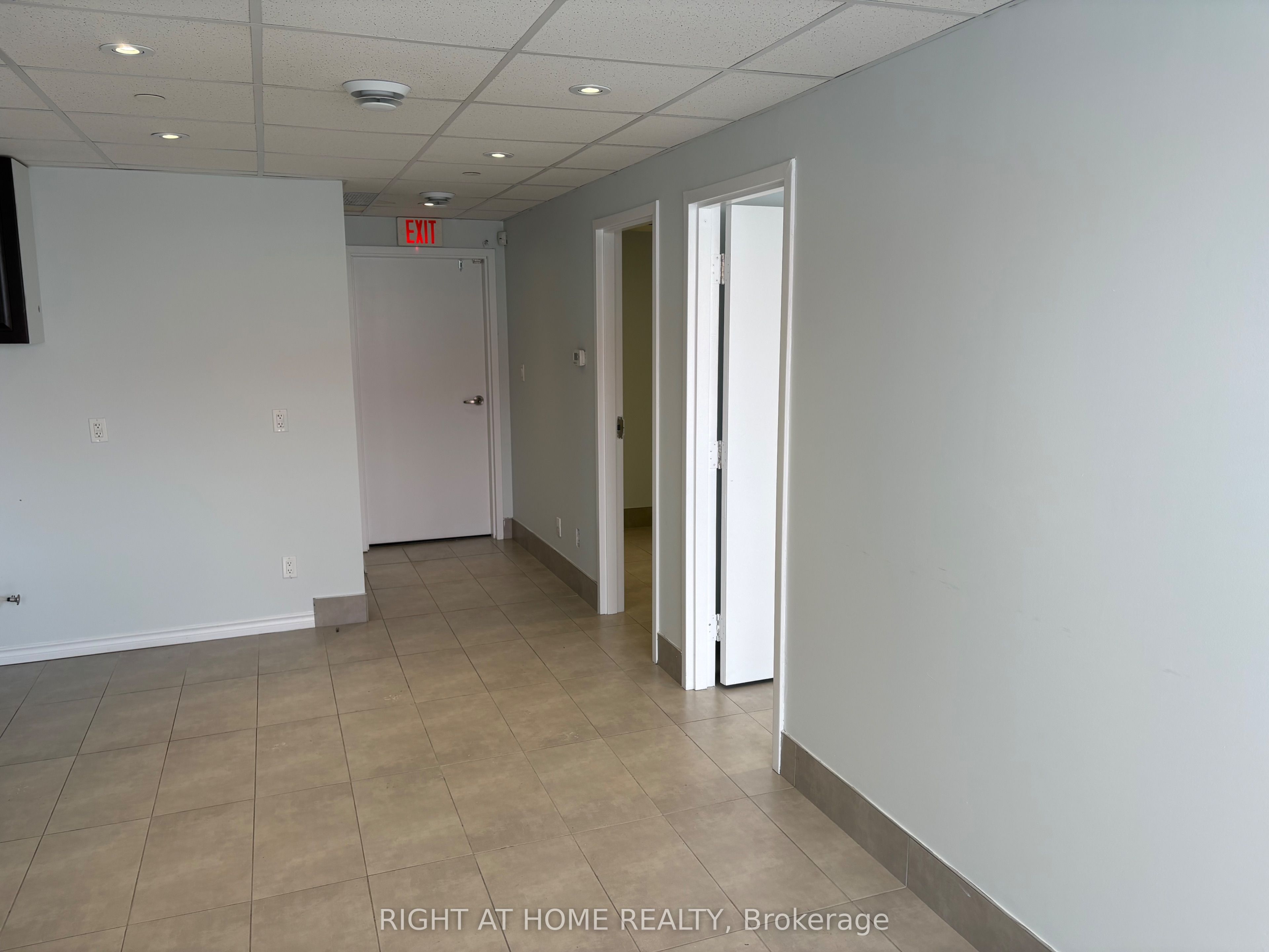 #48 - 24 Steinway Boulevard Property Photo 8