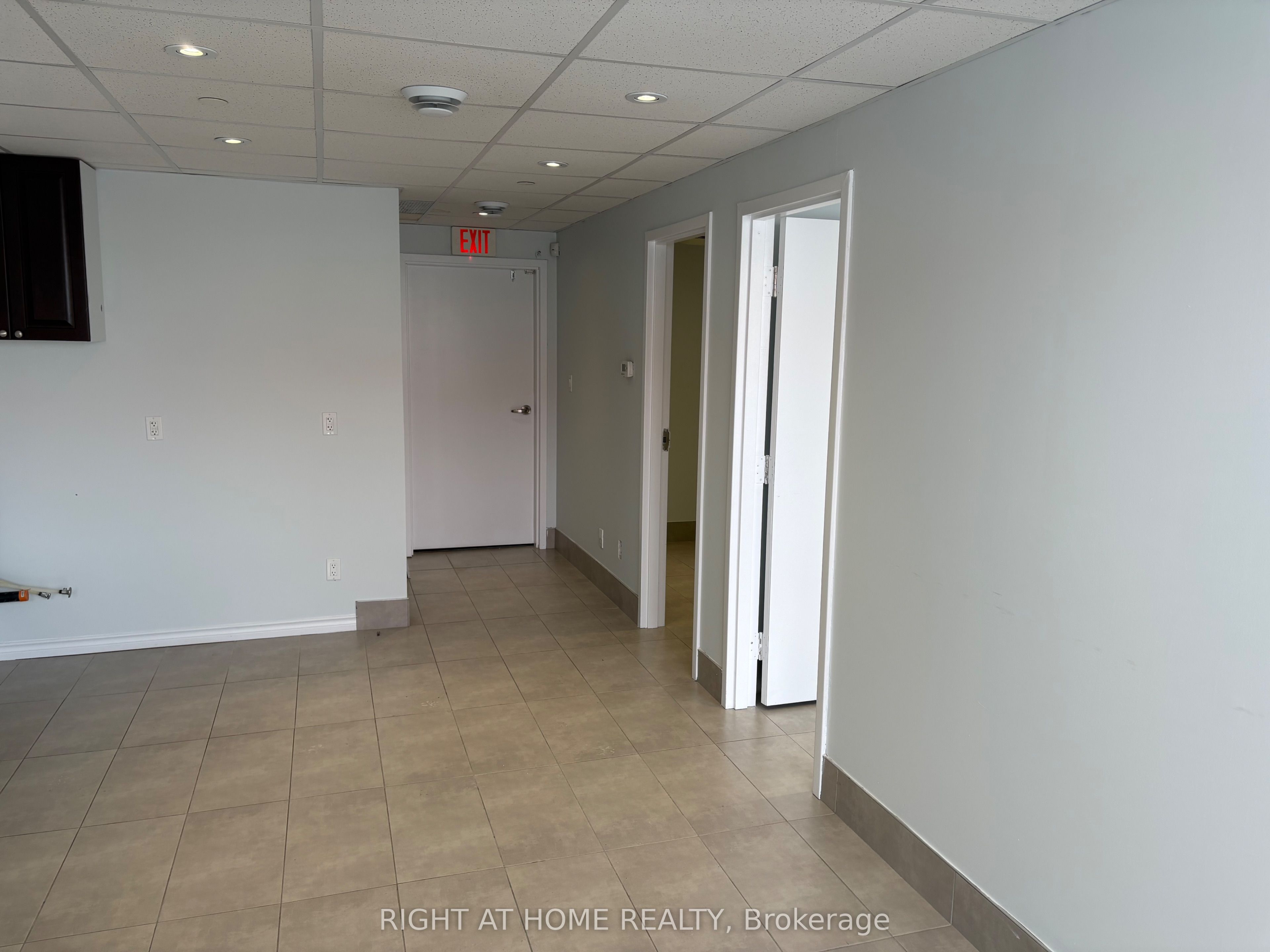 #48 - 24 Steinway Boulevard Property Photo 9