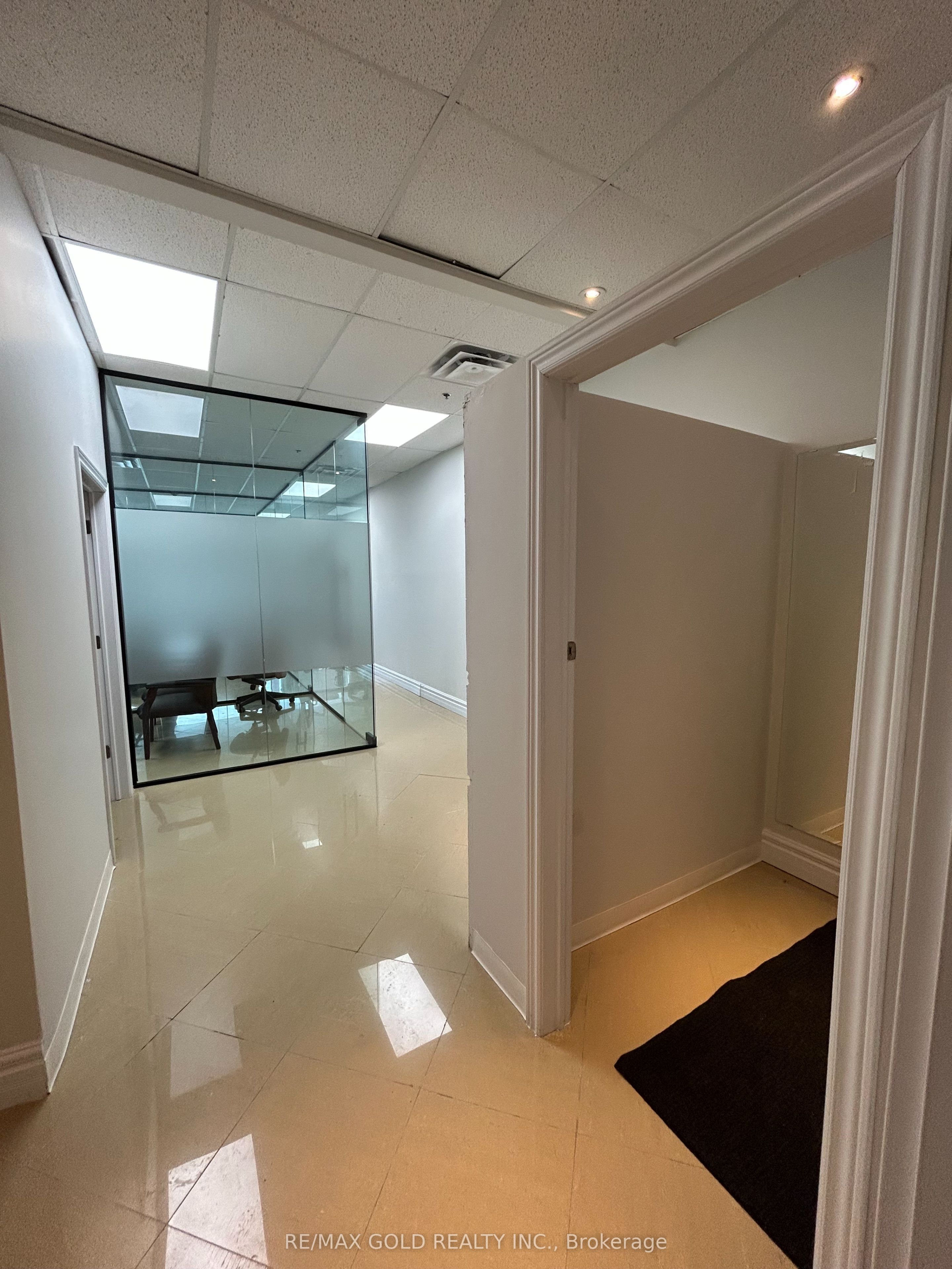 #111 - 1065 Canadian Place Property Photo 8