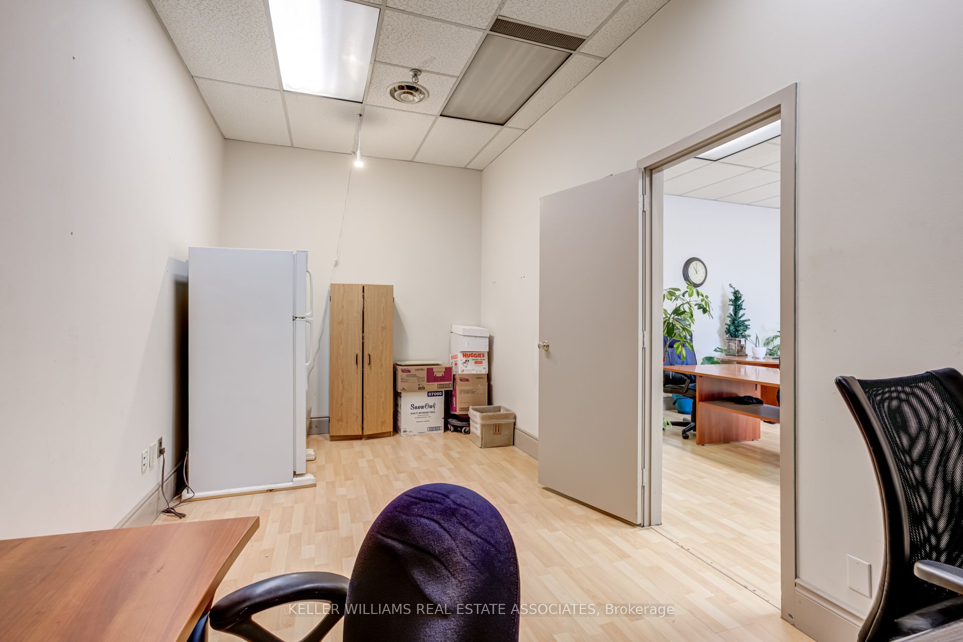 #unit 4 - 6480 Viscount Road Property Photo 10