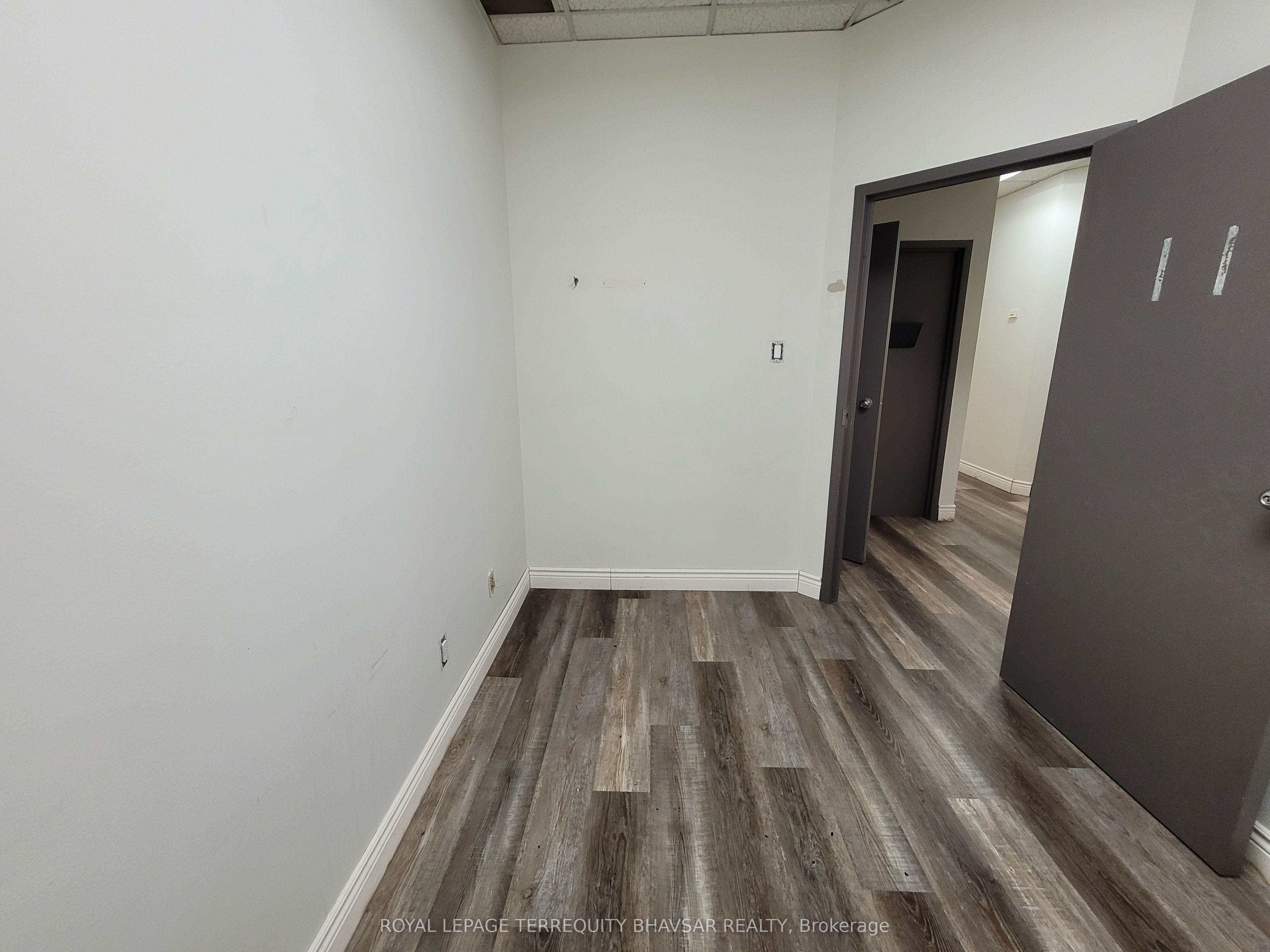 #103 - 3530 Derry Road Property Photo 23