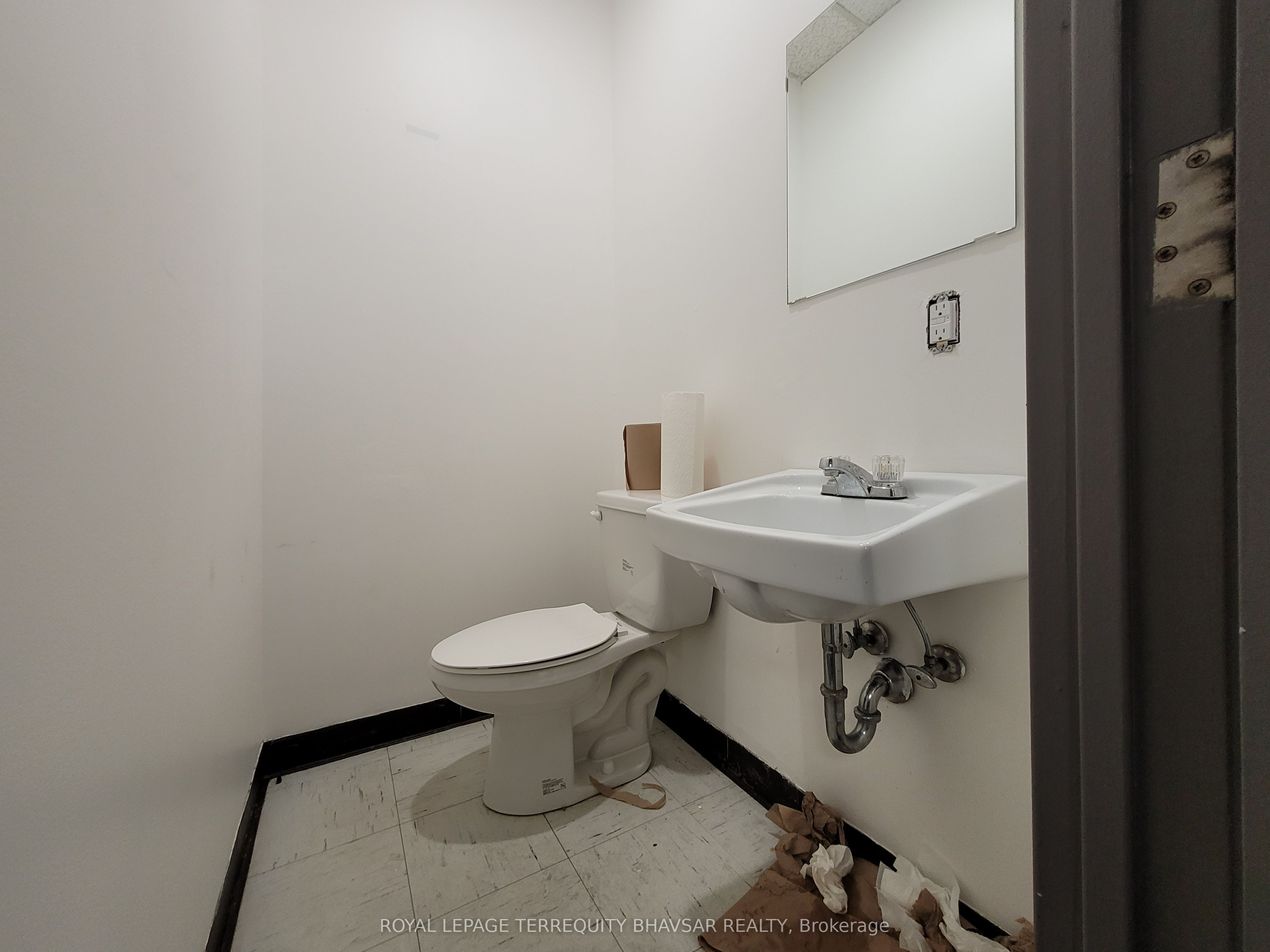#103 - 3530 Derry Road Property Photo 26
