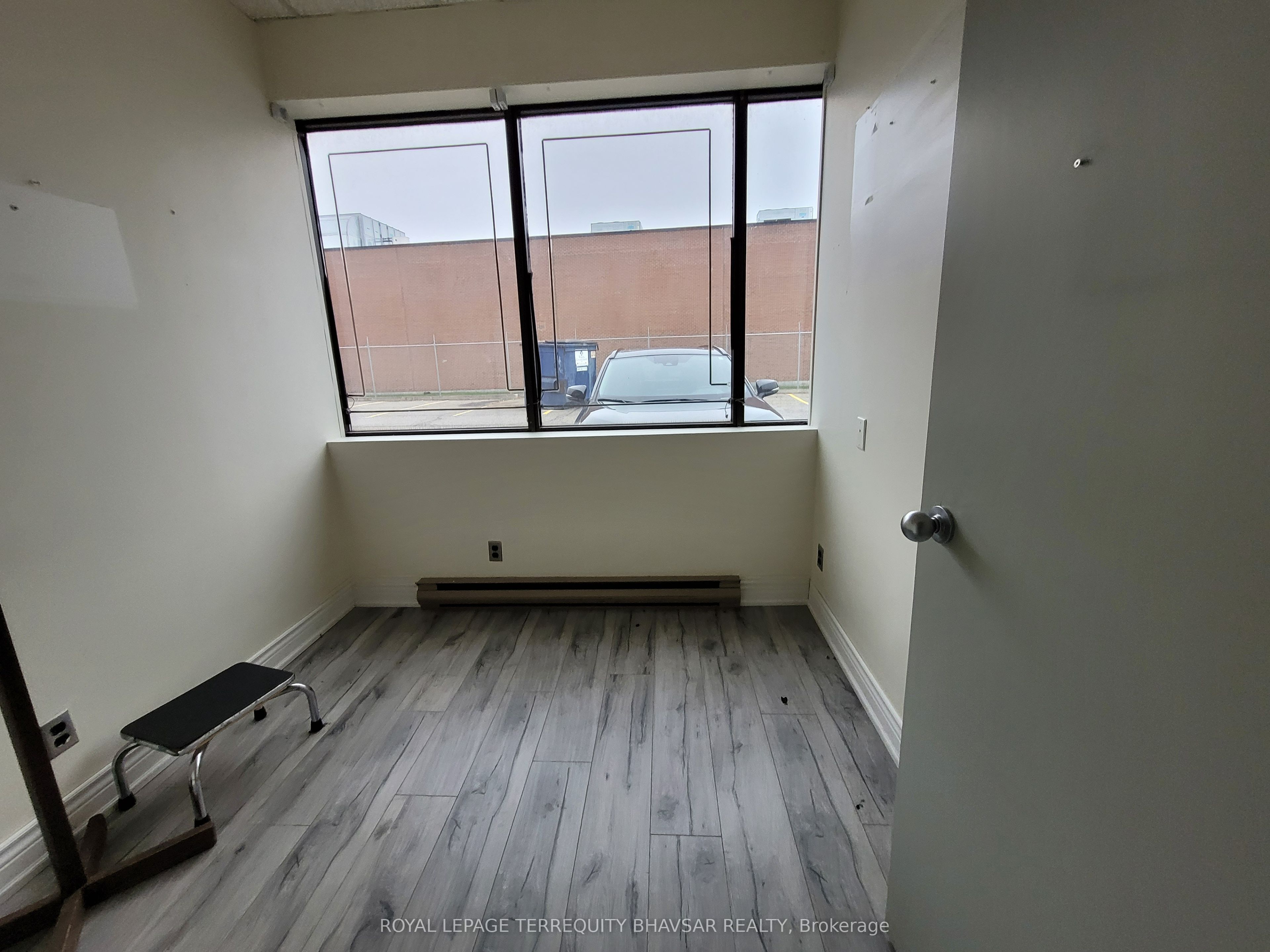 #104 - 3530 Derry Road Property Photo 21