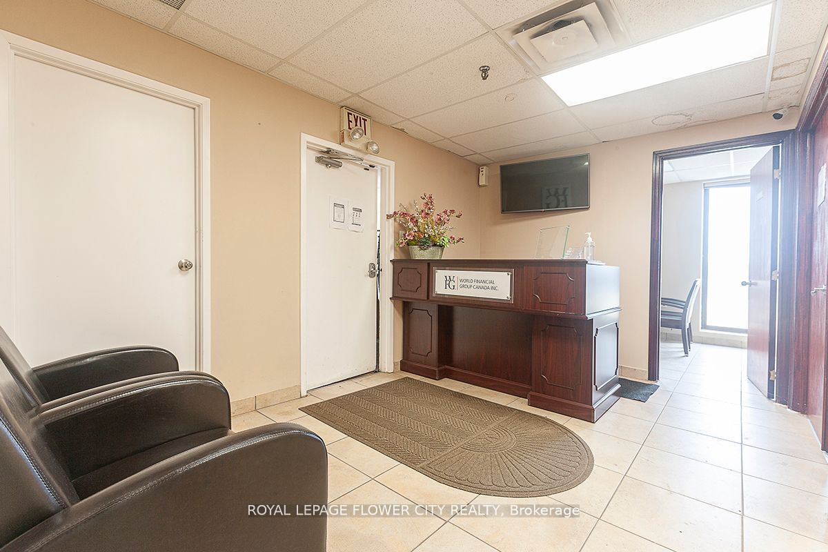 #2nd Flr - 2 Shale Gate Property Photo 4