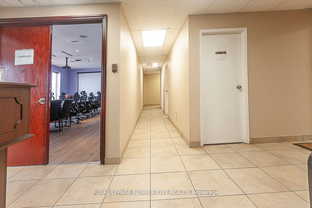 #2nd Flr - 2 Shale Gate Property Photo 5
