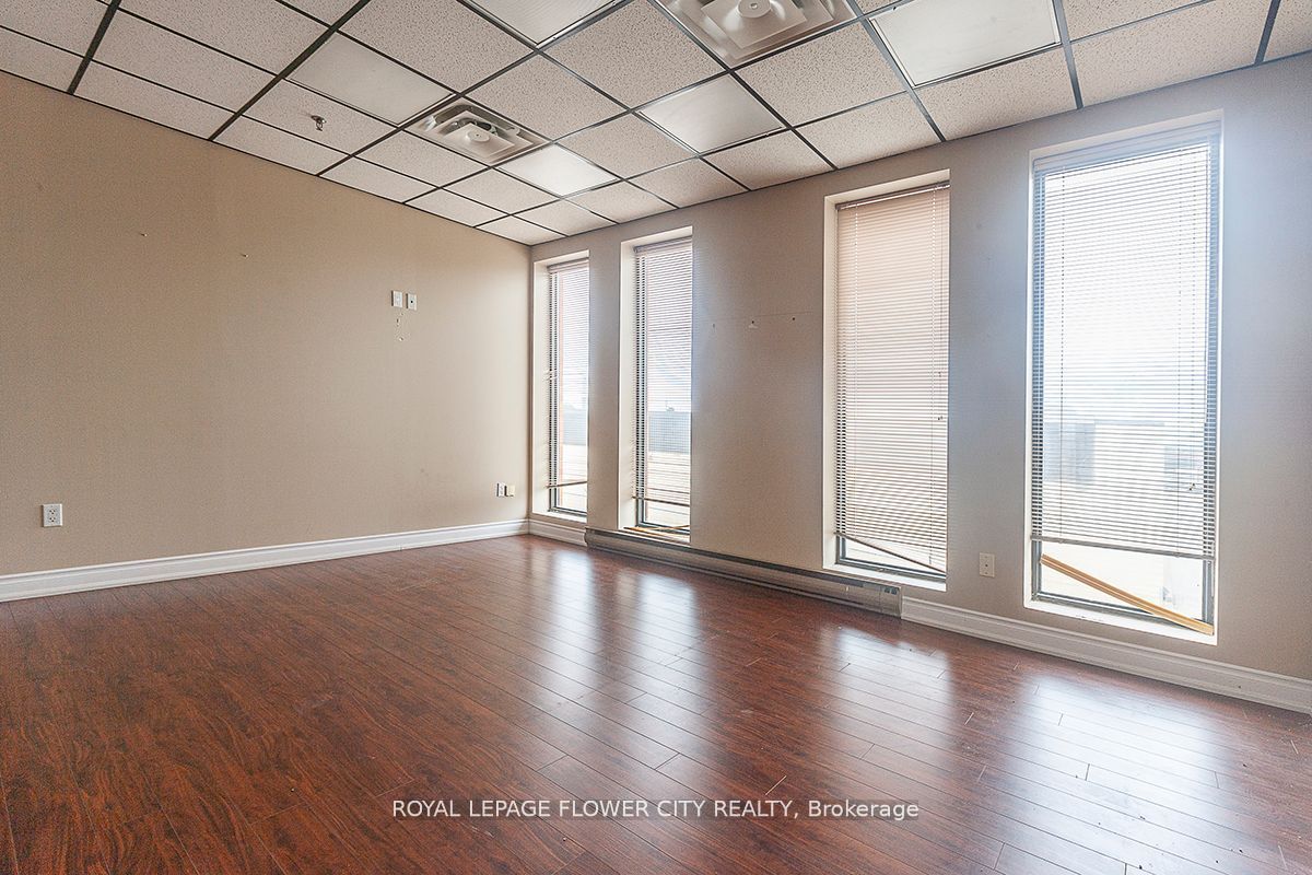 #2nd Flr - 2 Shale Gate Property Photo 12