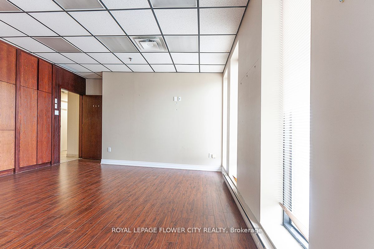 #2nd Flr - 2 Shale Gate Property Photo 13
